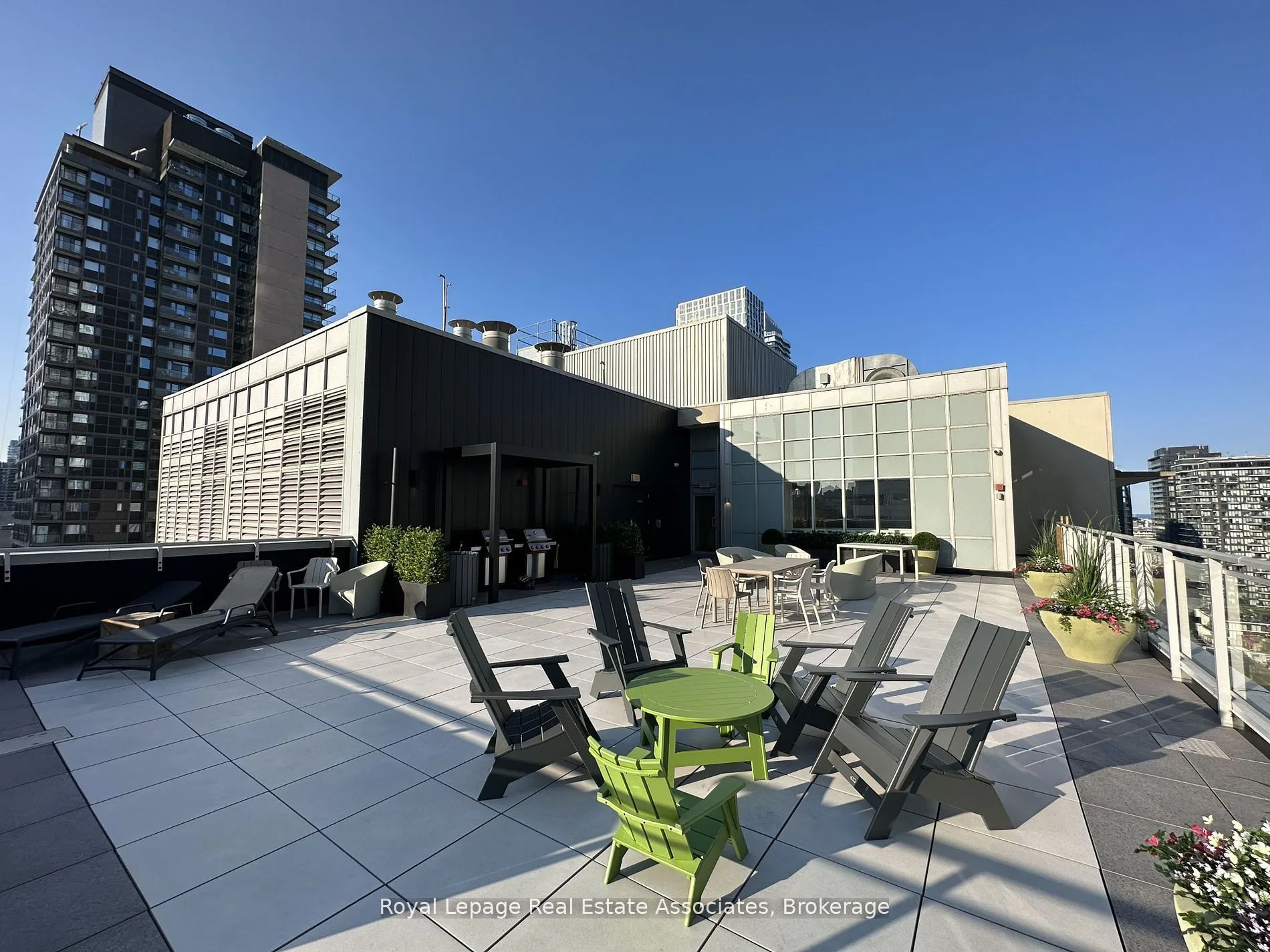 220 Victoria Street, #1206