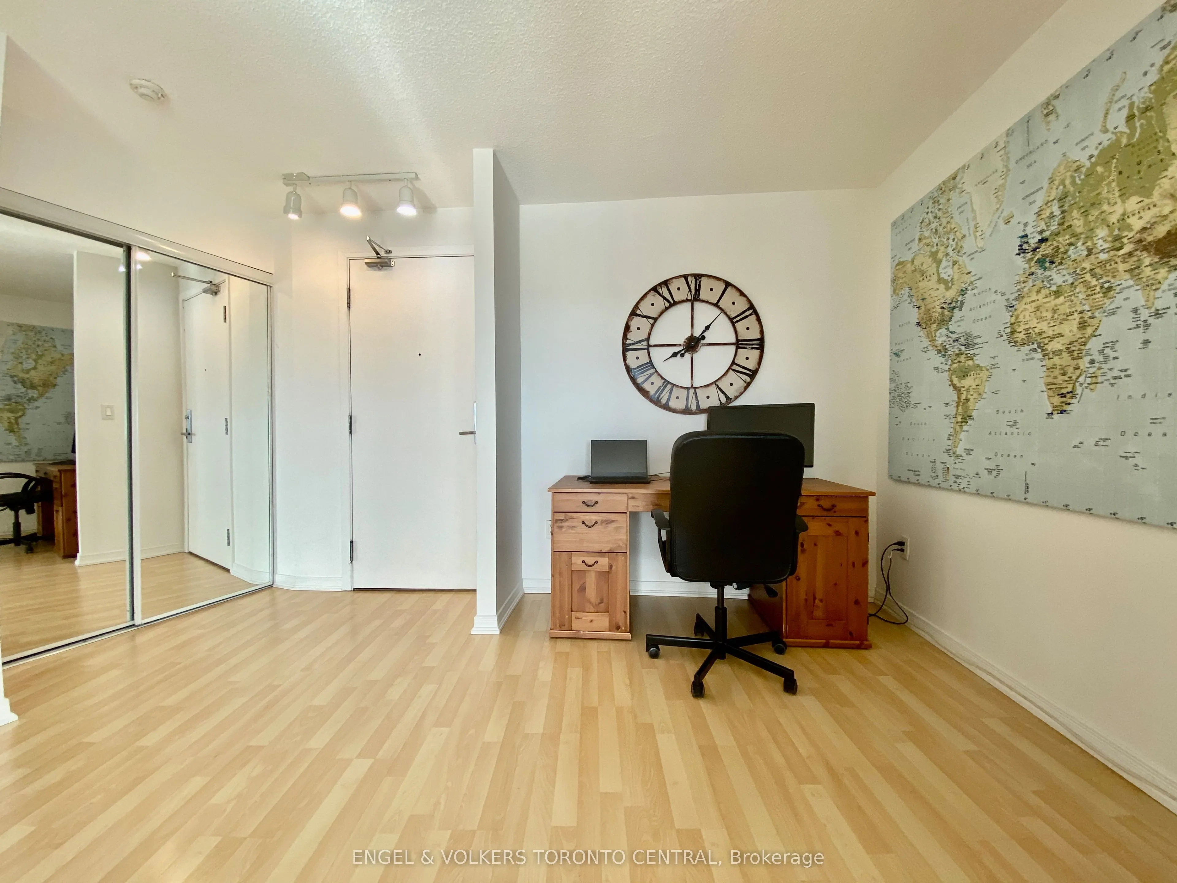 18 Valley Woods Road, #Ph105