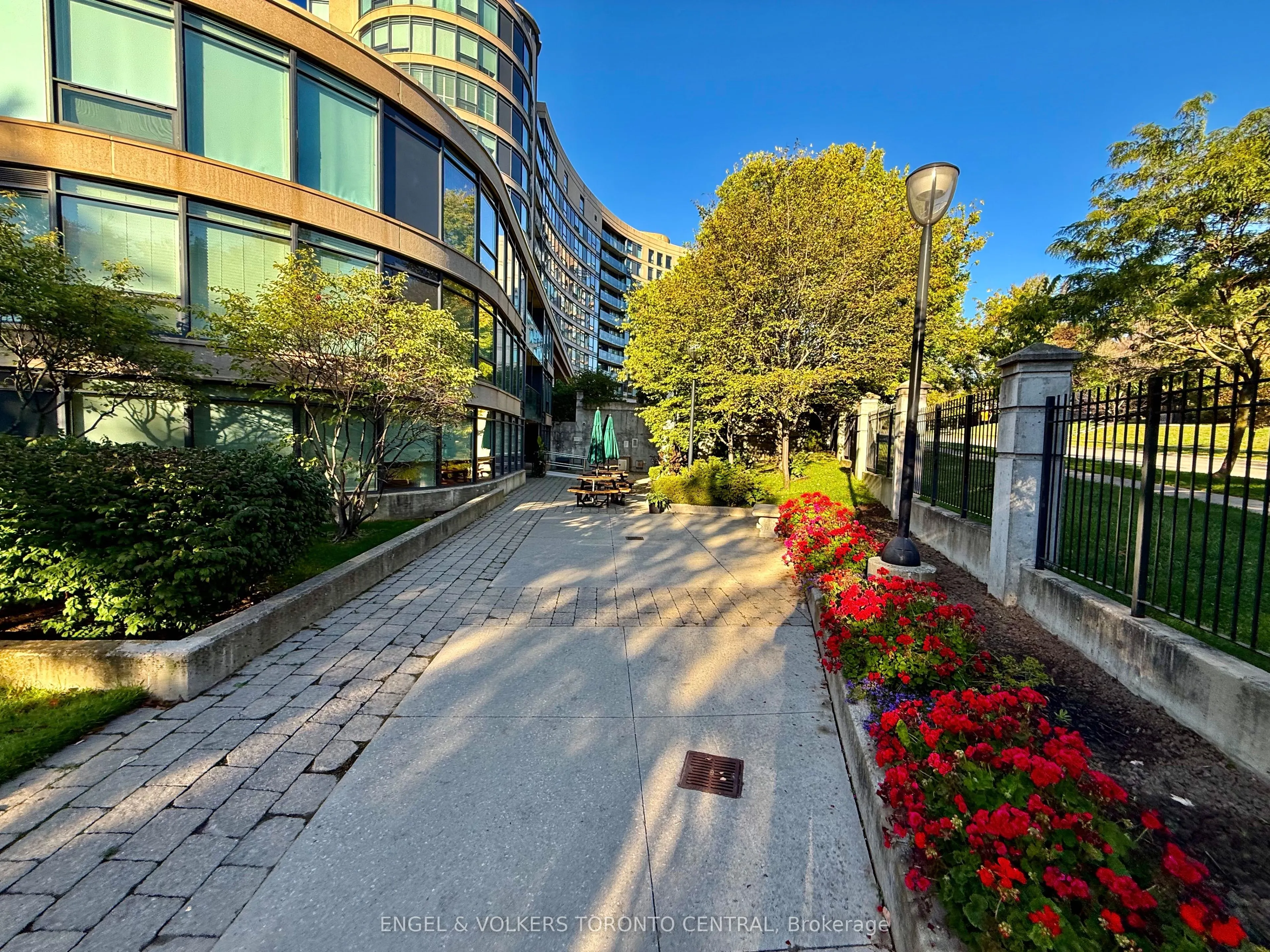 18 Valley Woods Road, #Ph105