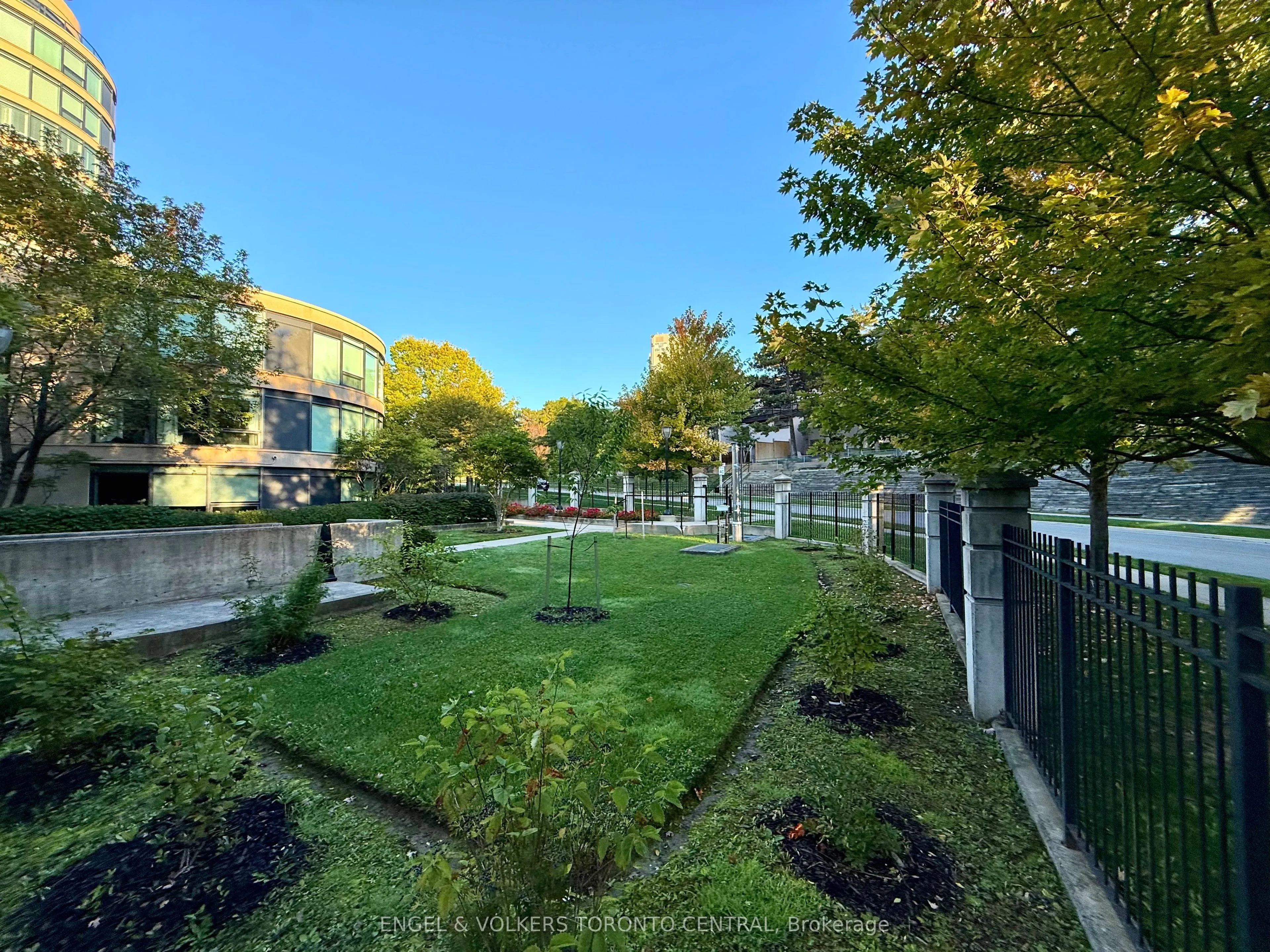 18 Valley Woods Road, #Ph105