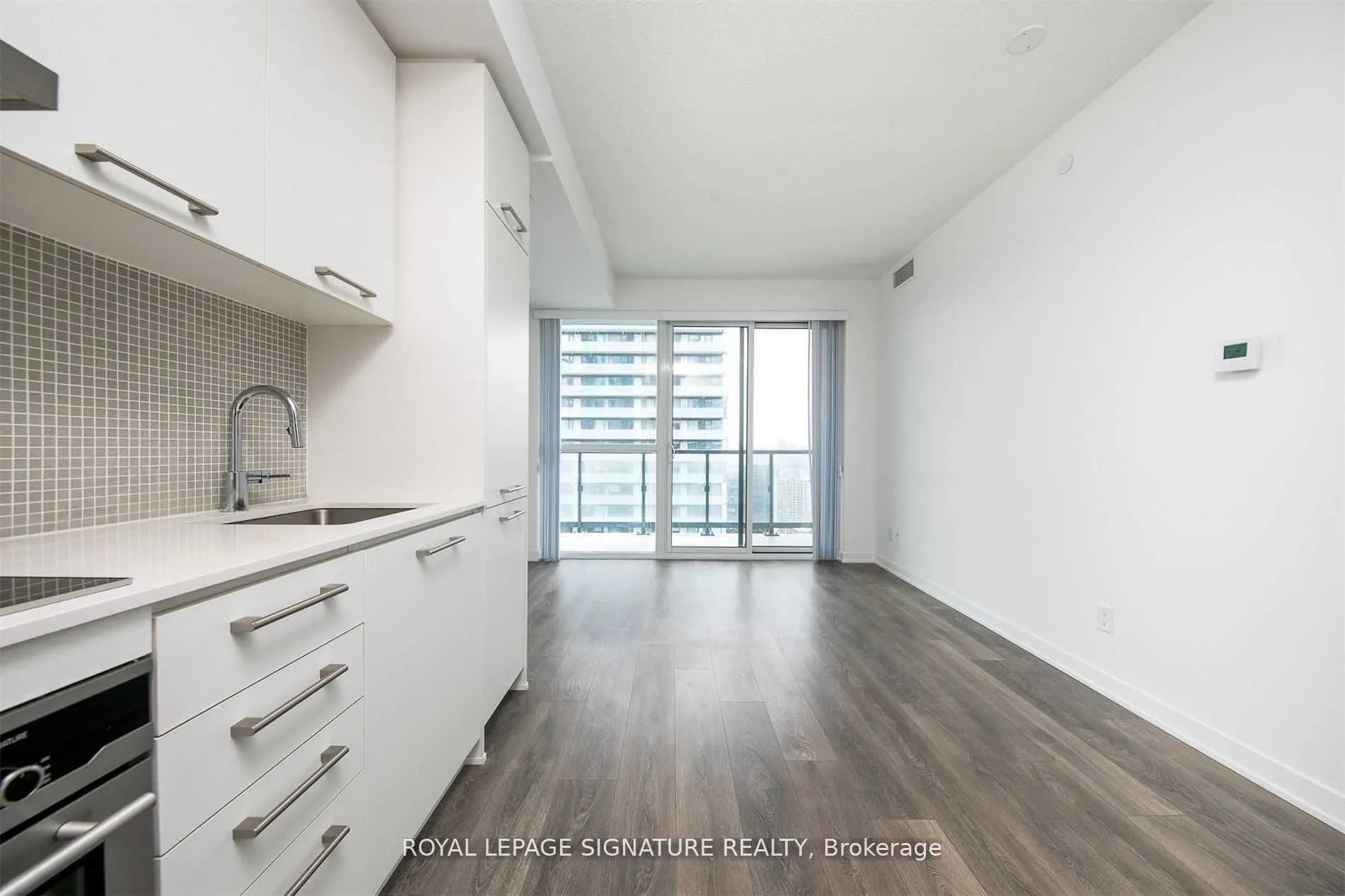 87 Peter Street, #3710
