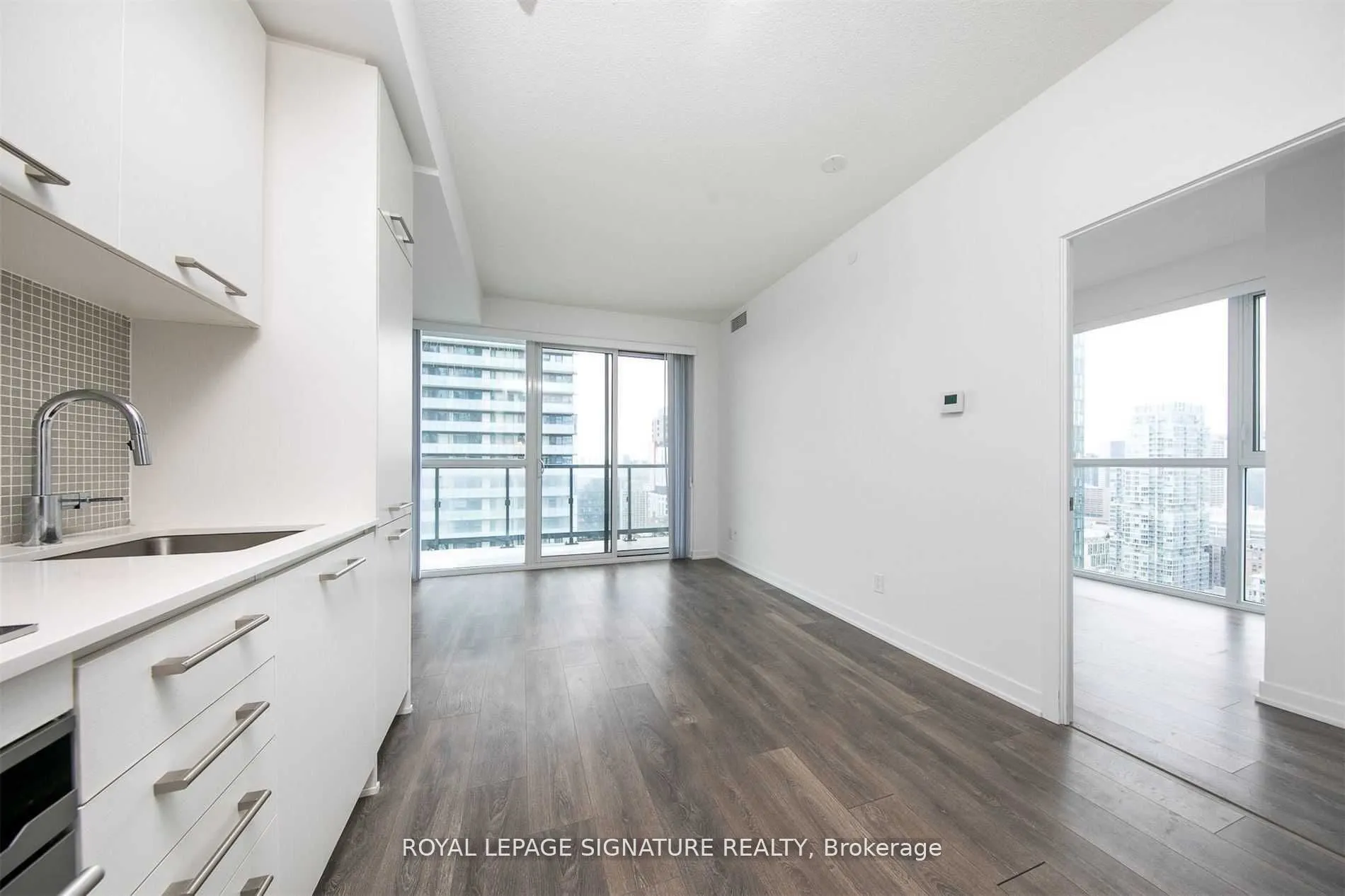 87 Peter Street, #3710