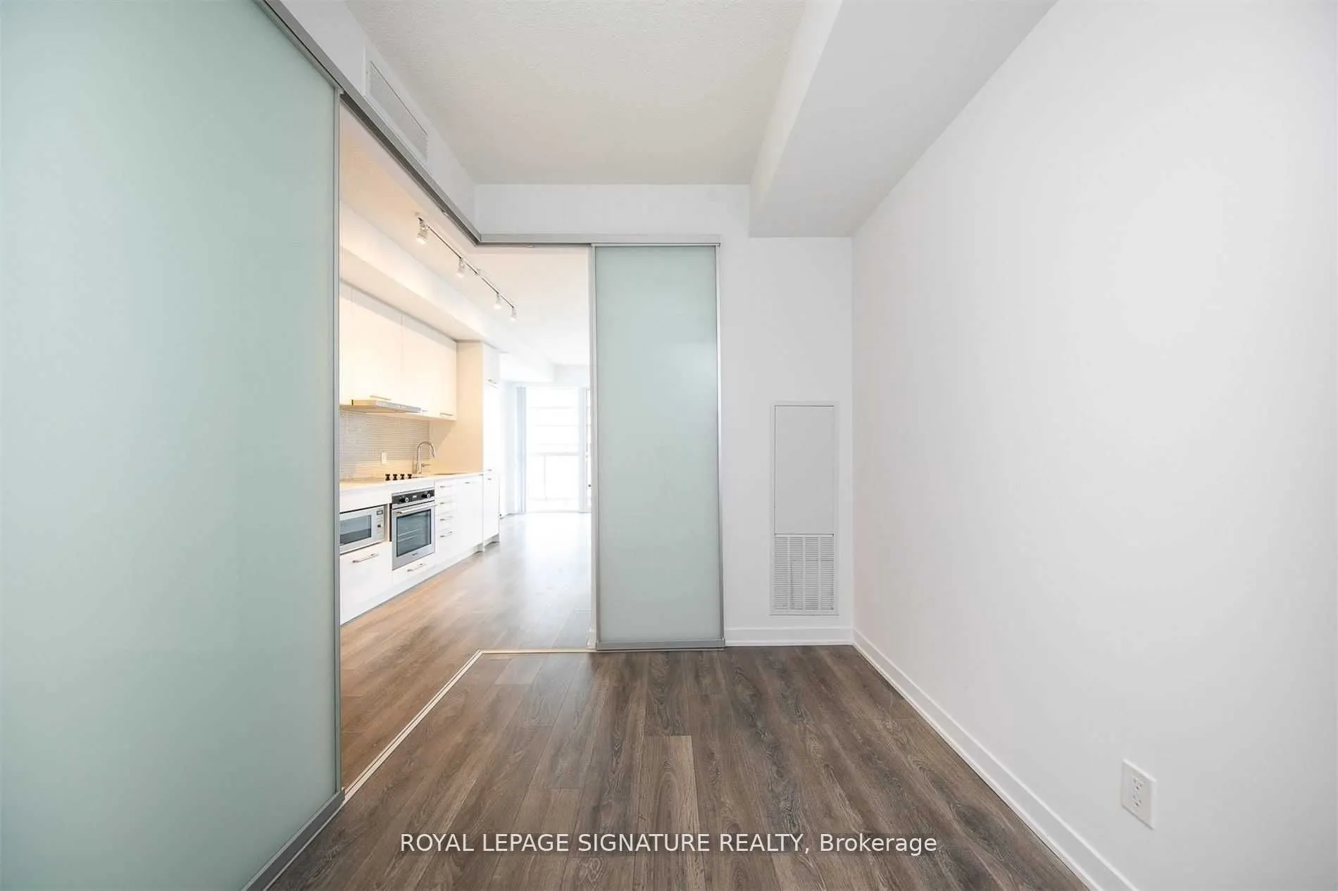 87 Peter Street, #3710