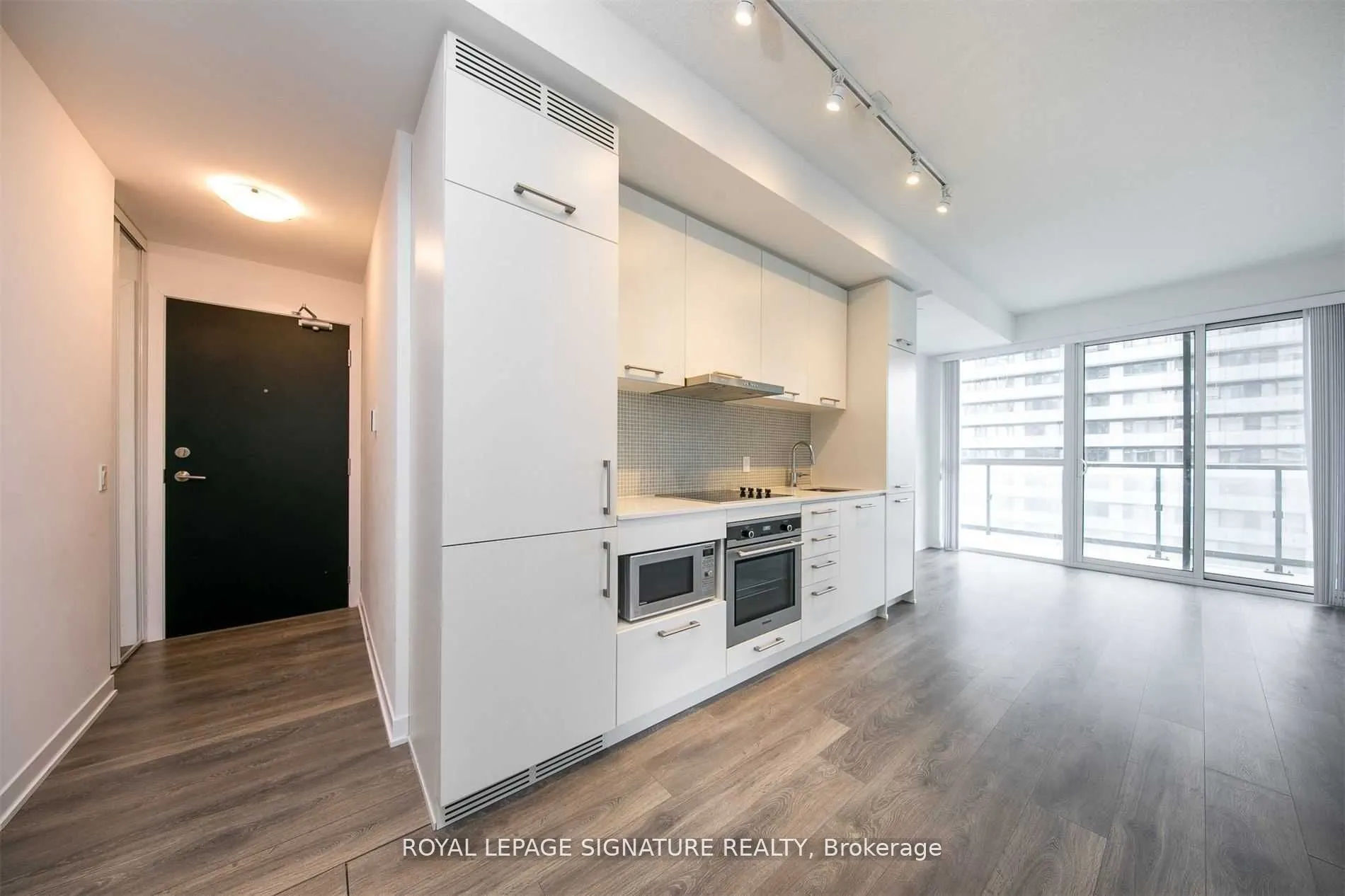 87 Peter Street, #3710