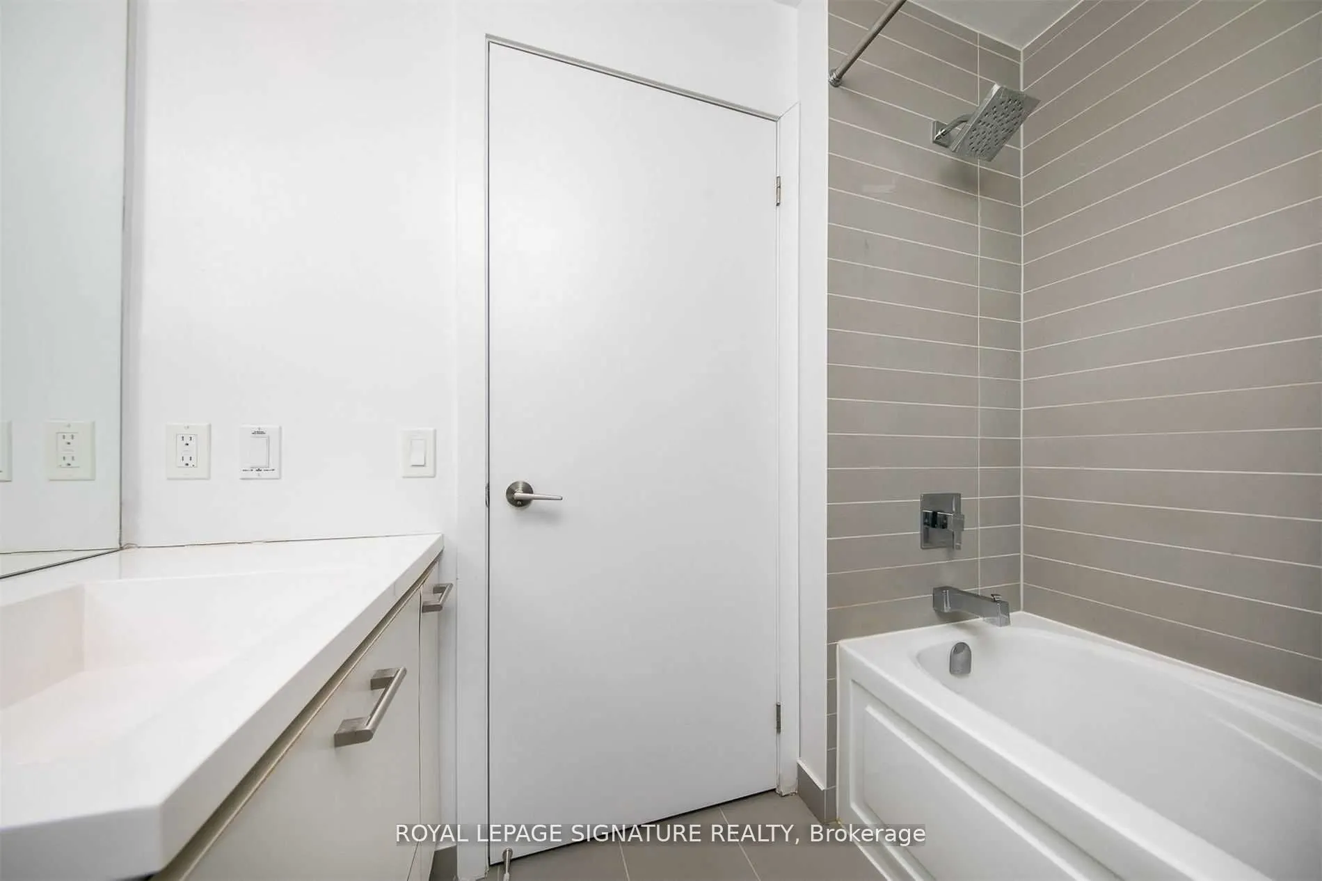 87 Peter Street, #3710