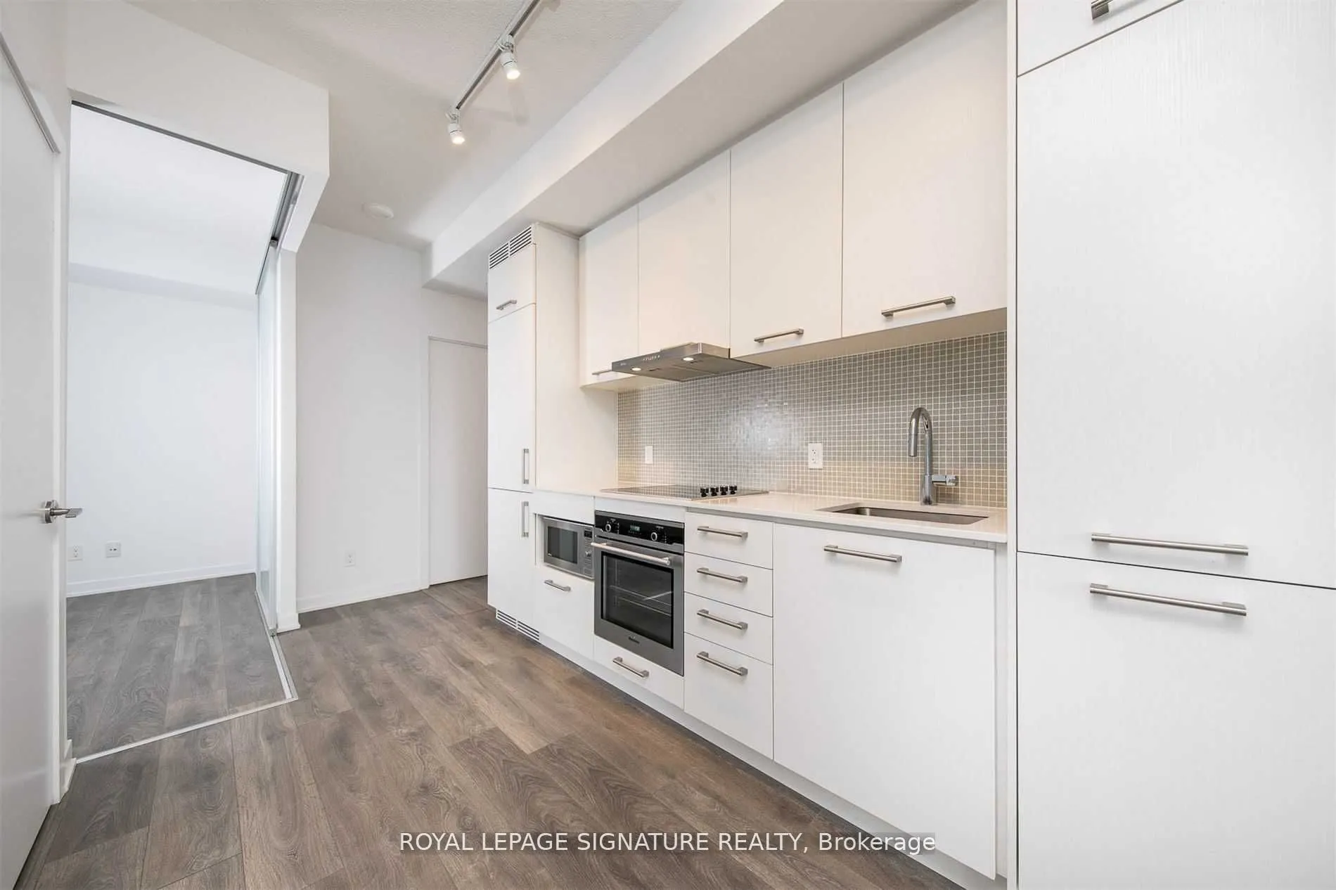 87 Peter Street, #3710
