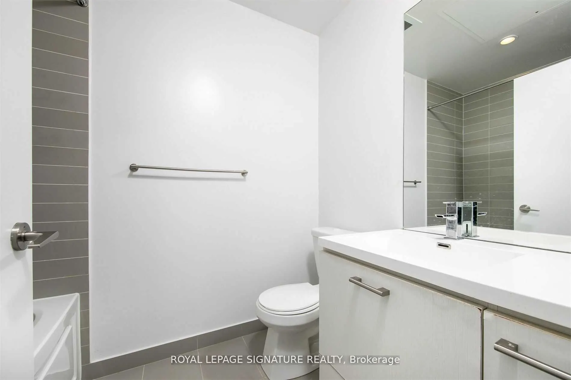 87 Peter Street, #3710