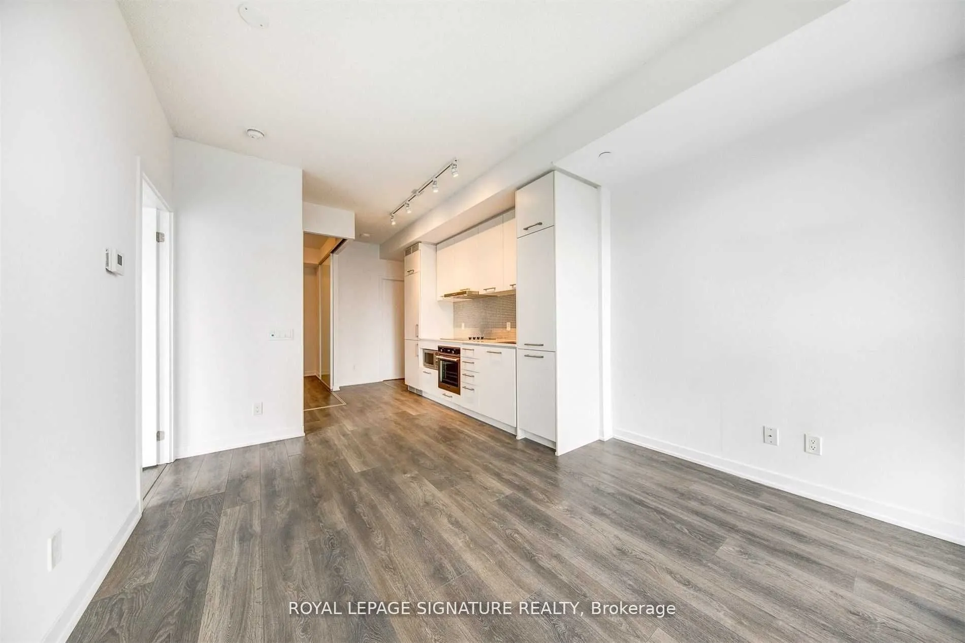 87 Peter Street, #3710