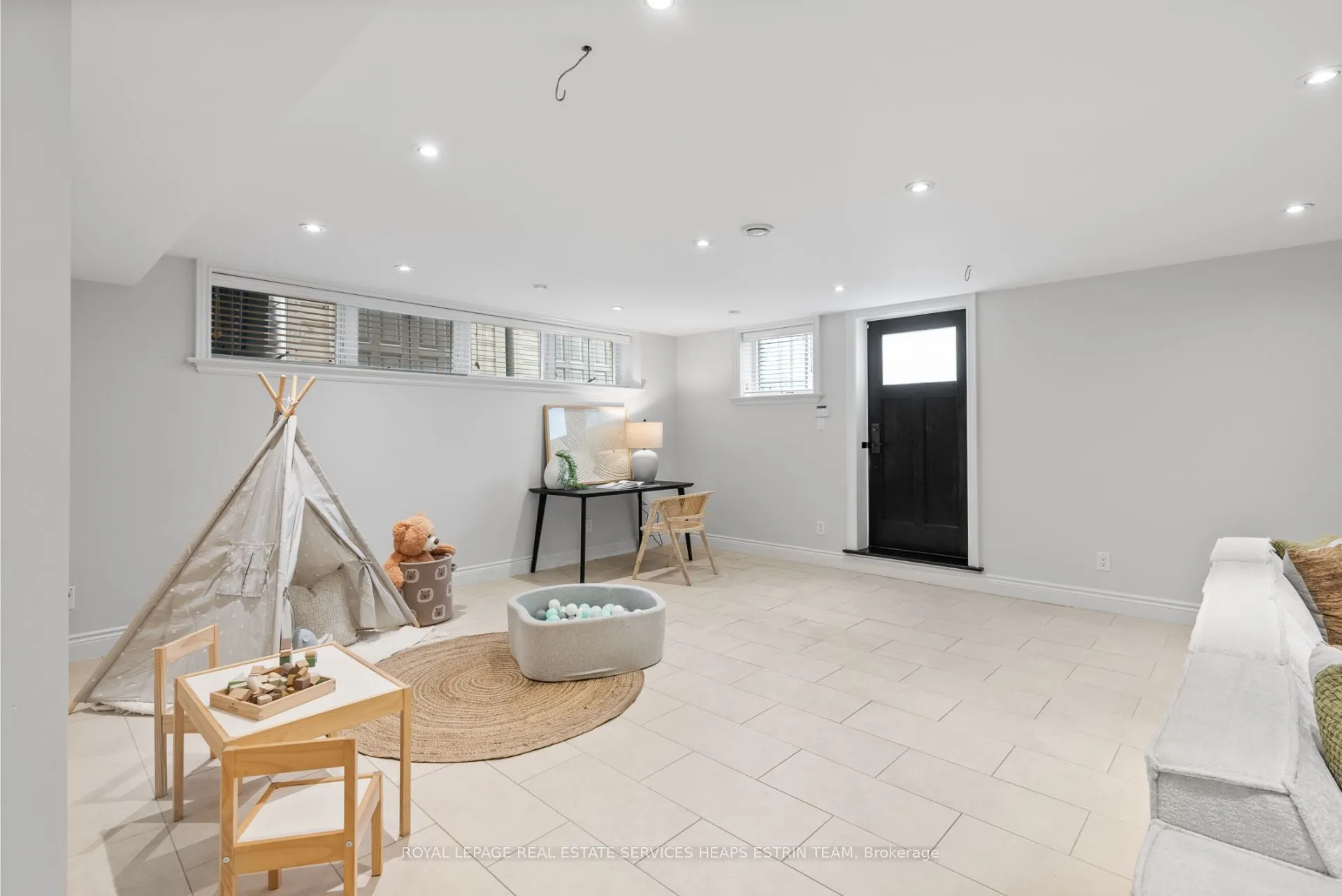32 Parkhurst Boulevard