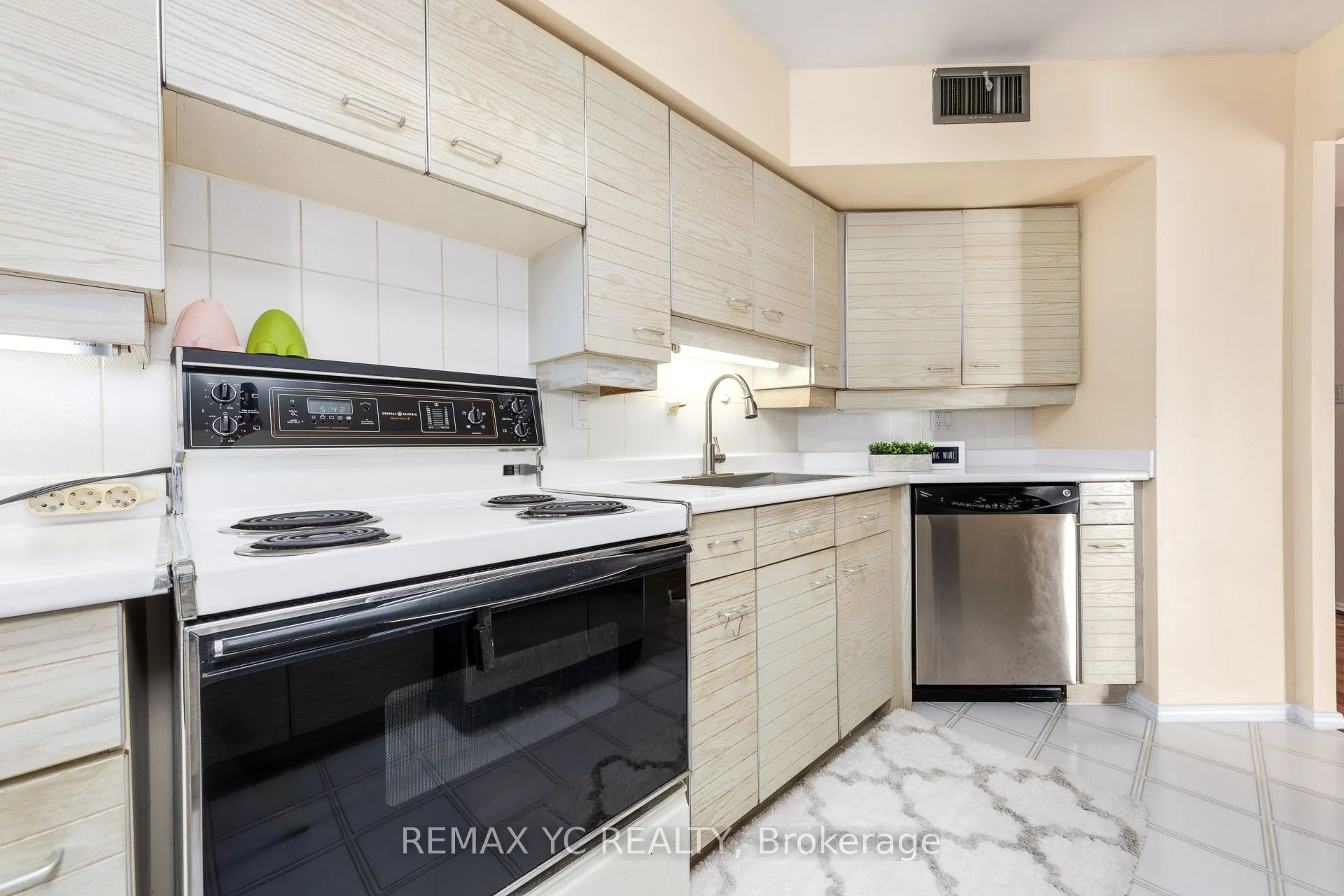 30 Greenfield Avenue, #614