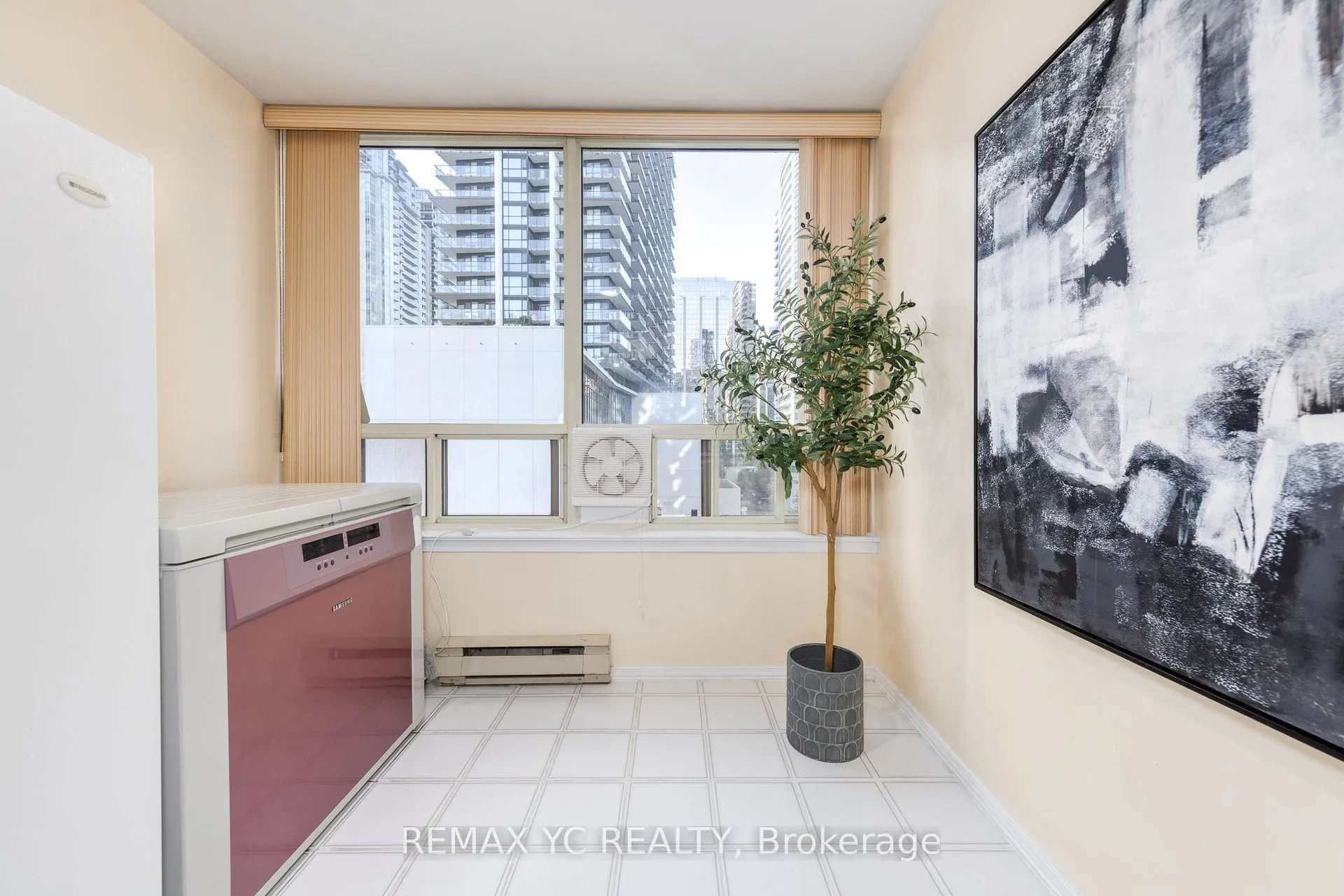 30 Greenfield Avenue, #614
