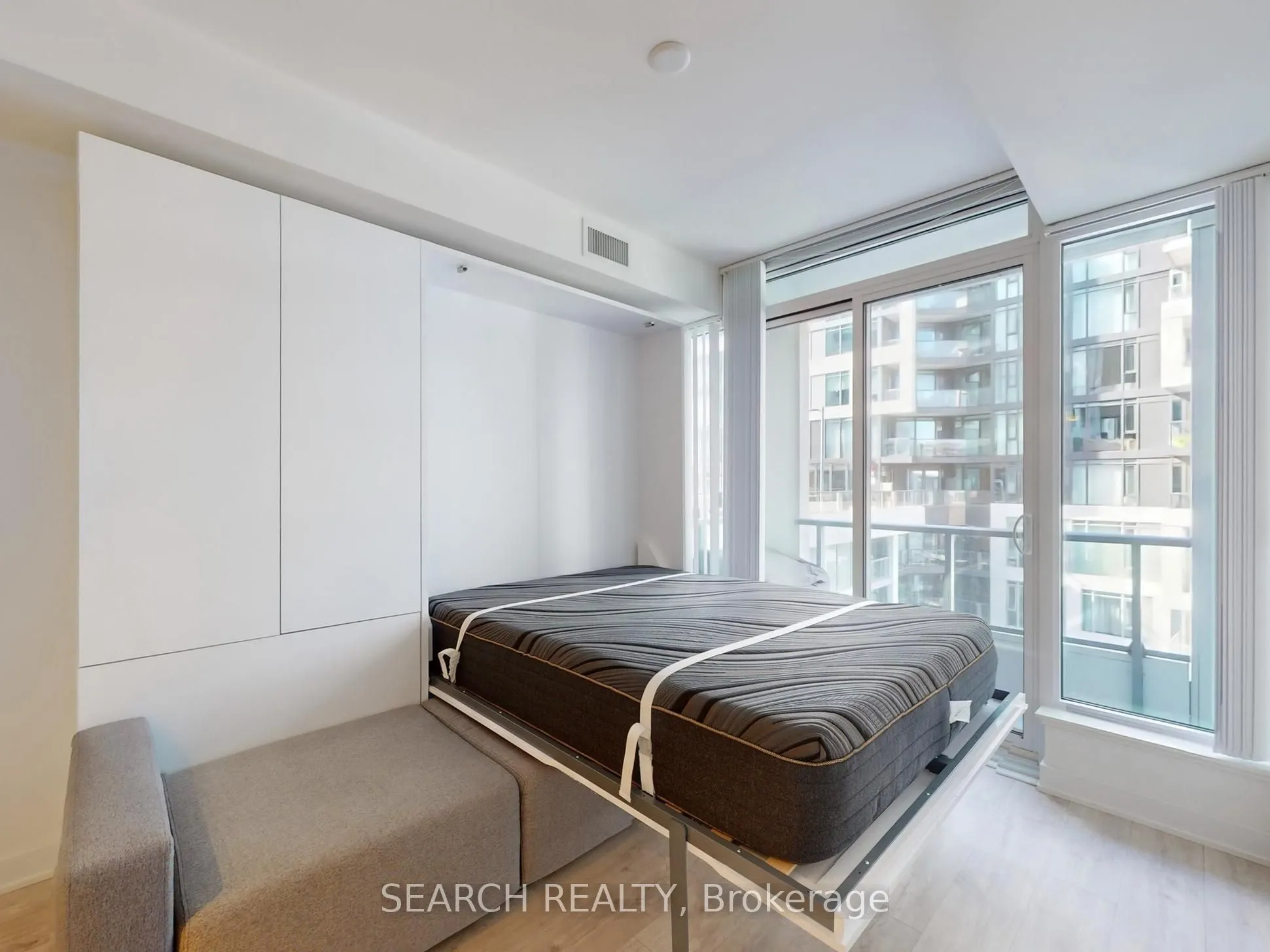 576 Front Street W, #909