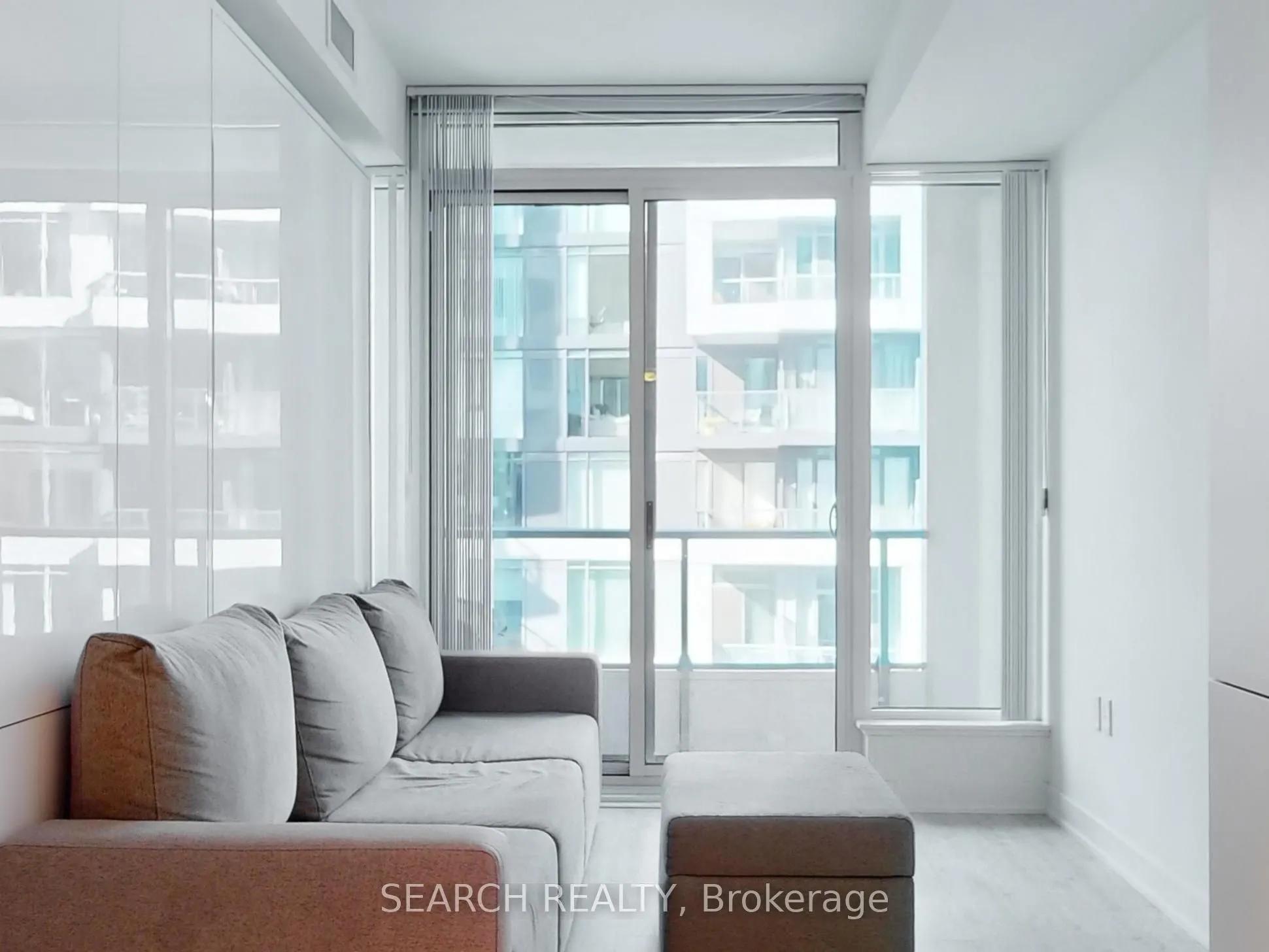 576 Front Street W, #909