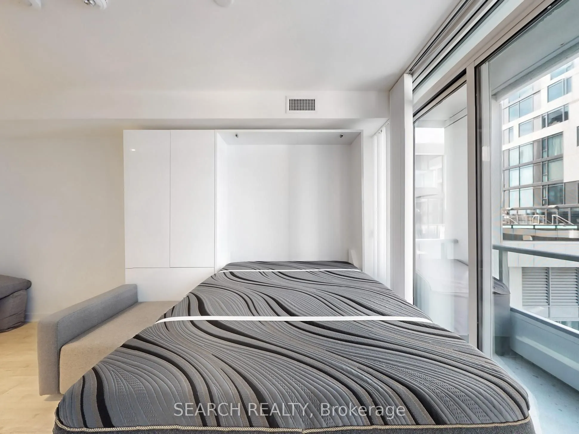 576 Front Street W, #909