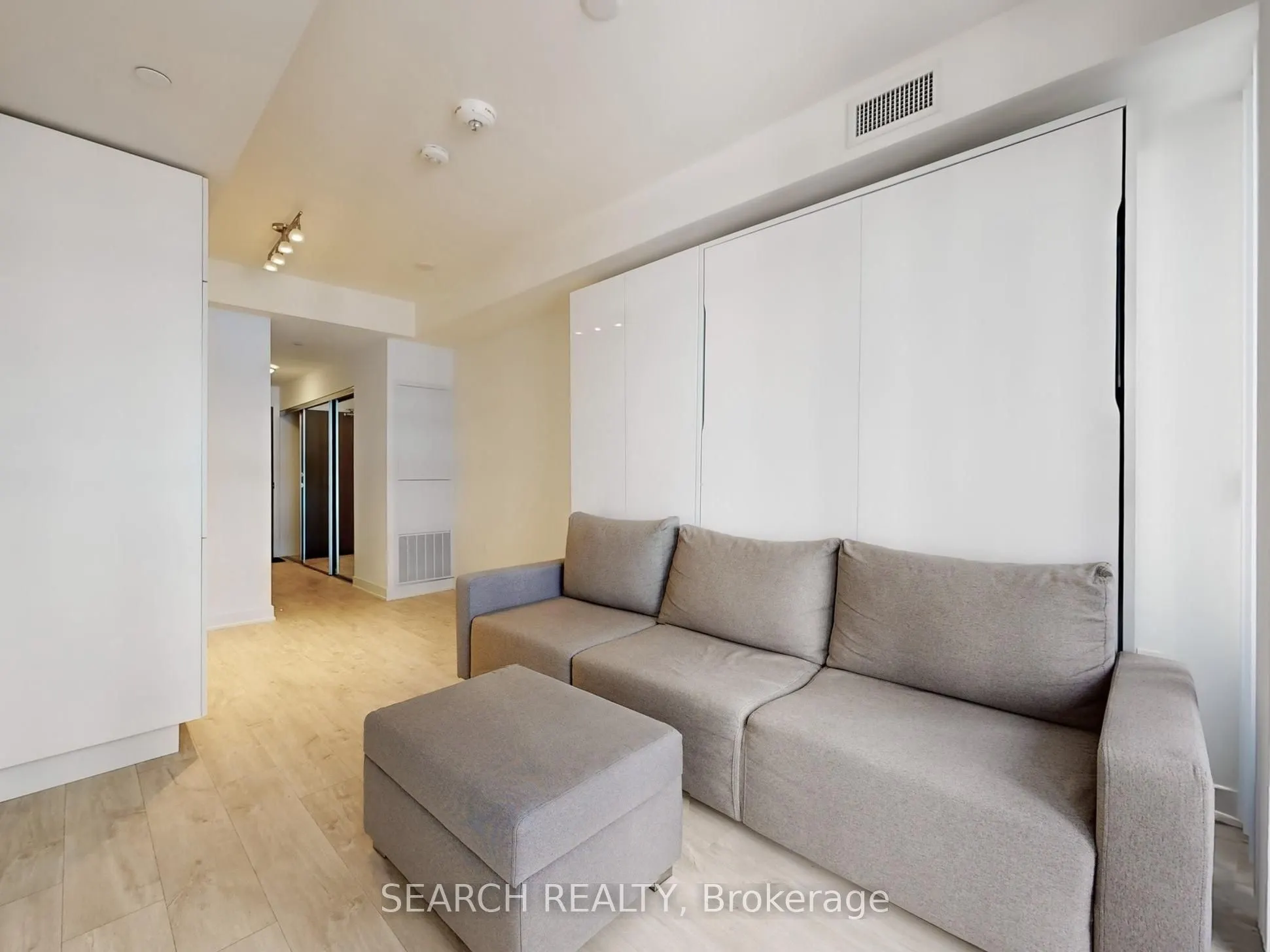 576 Front Street W, #909