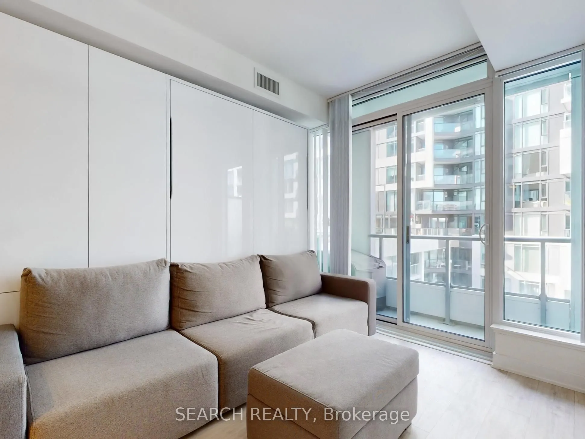 576 Front Street W, #909