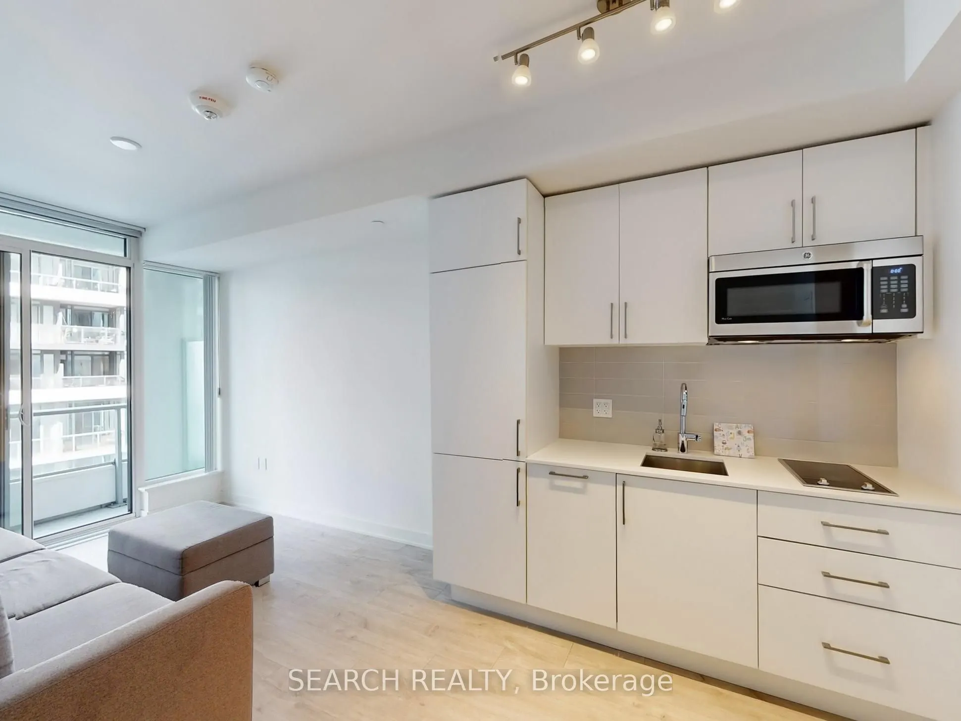 576 Front Street W, #909