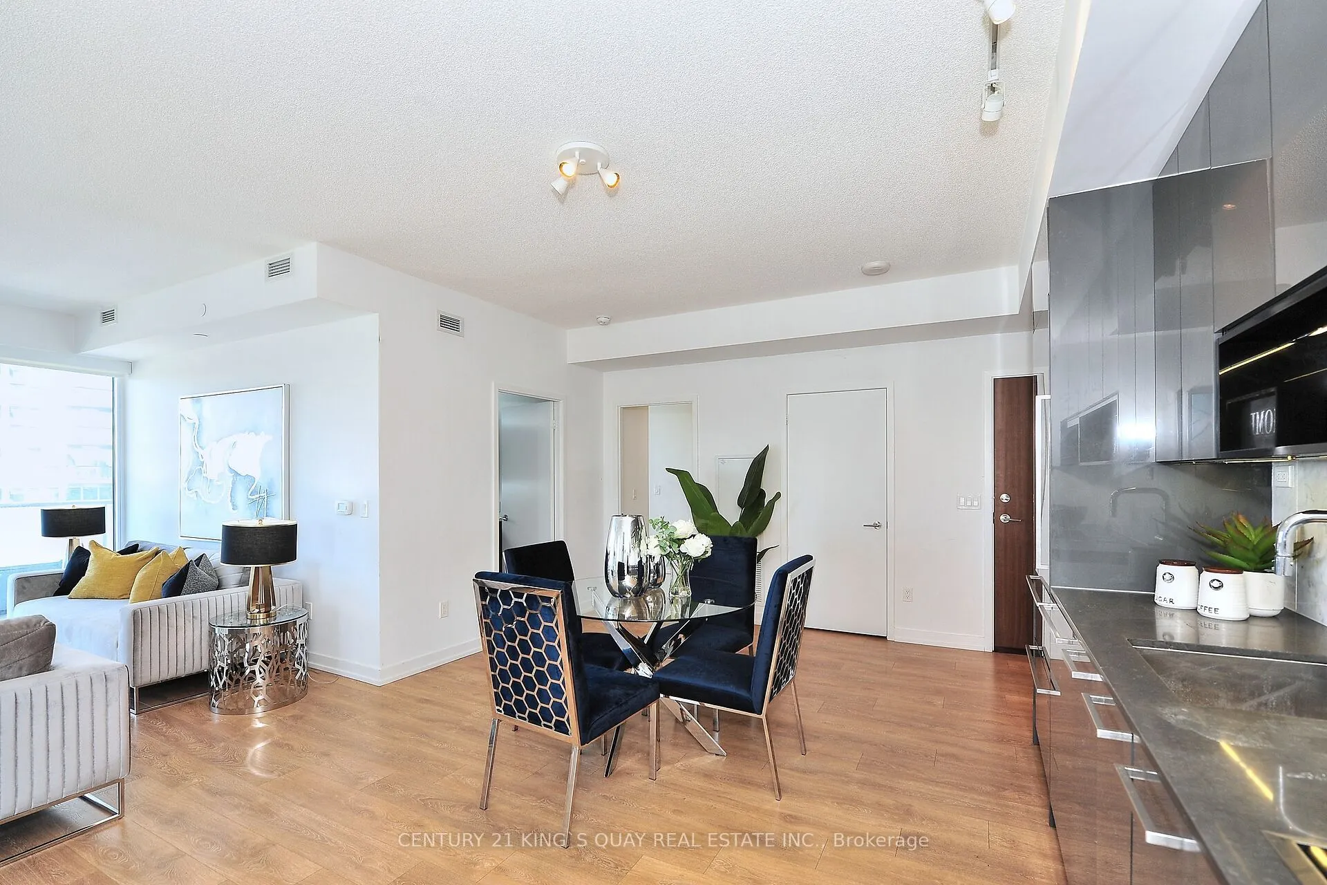 115 McMahon Drive, #811