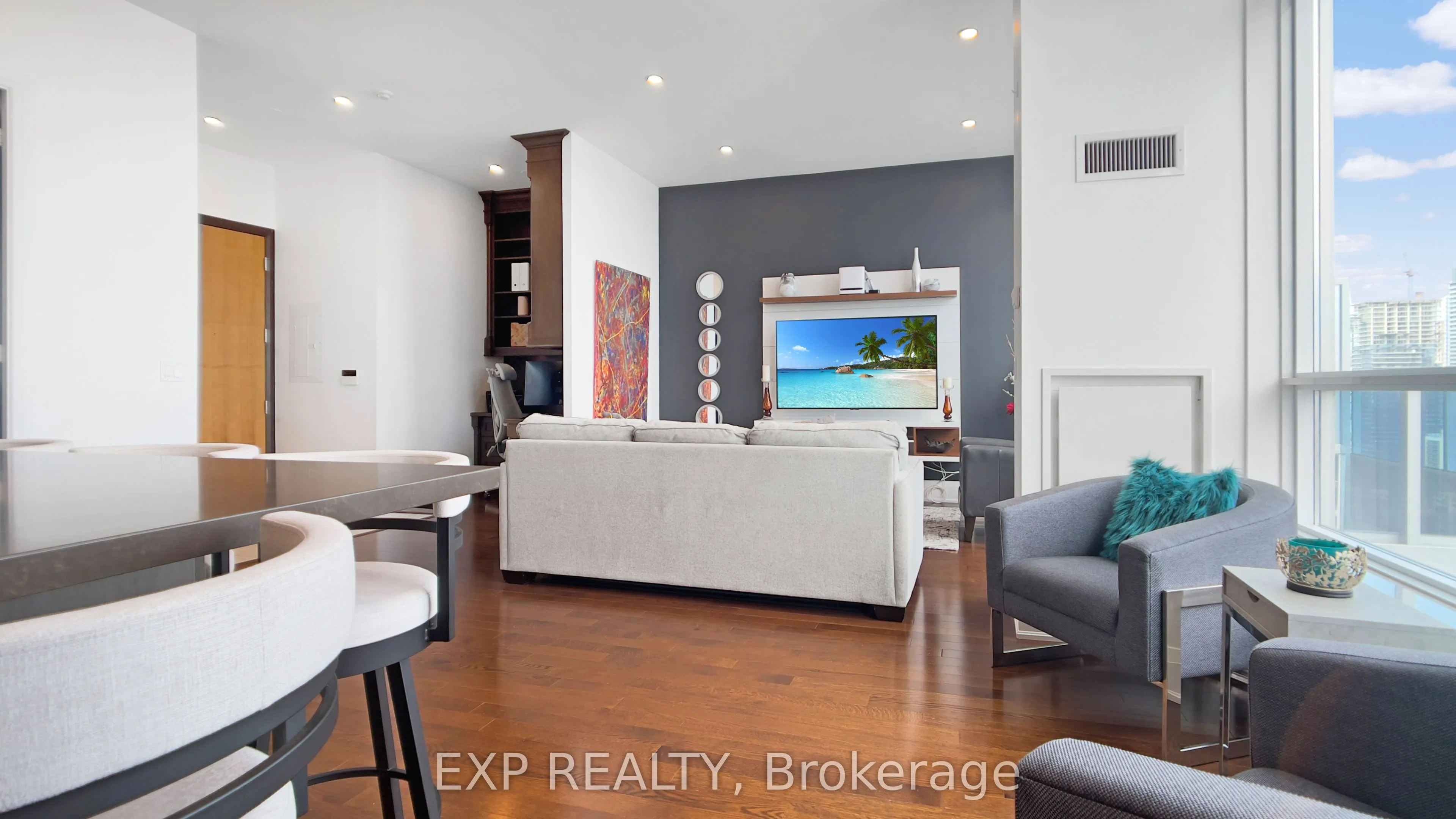 500 Sherbourne Street, #3401