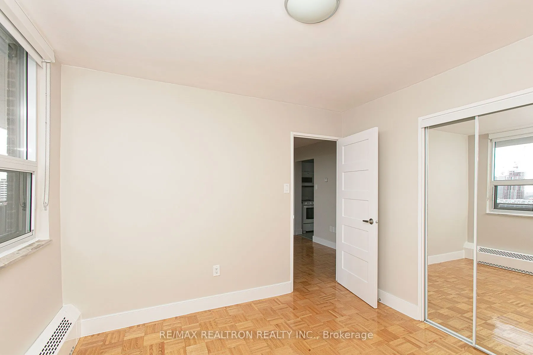 666 Spadina Avenue, #806