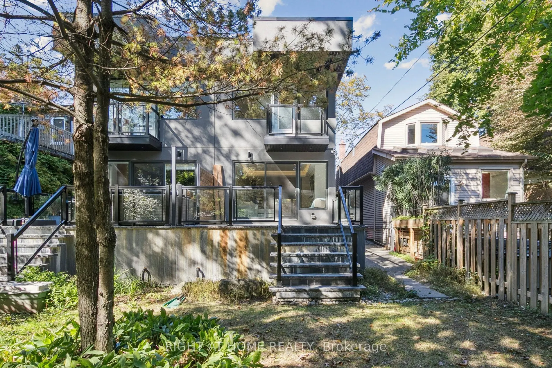 341 Balliol Street E