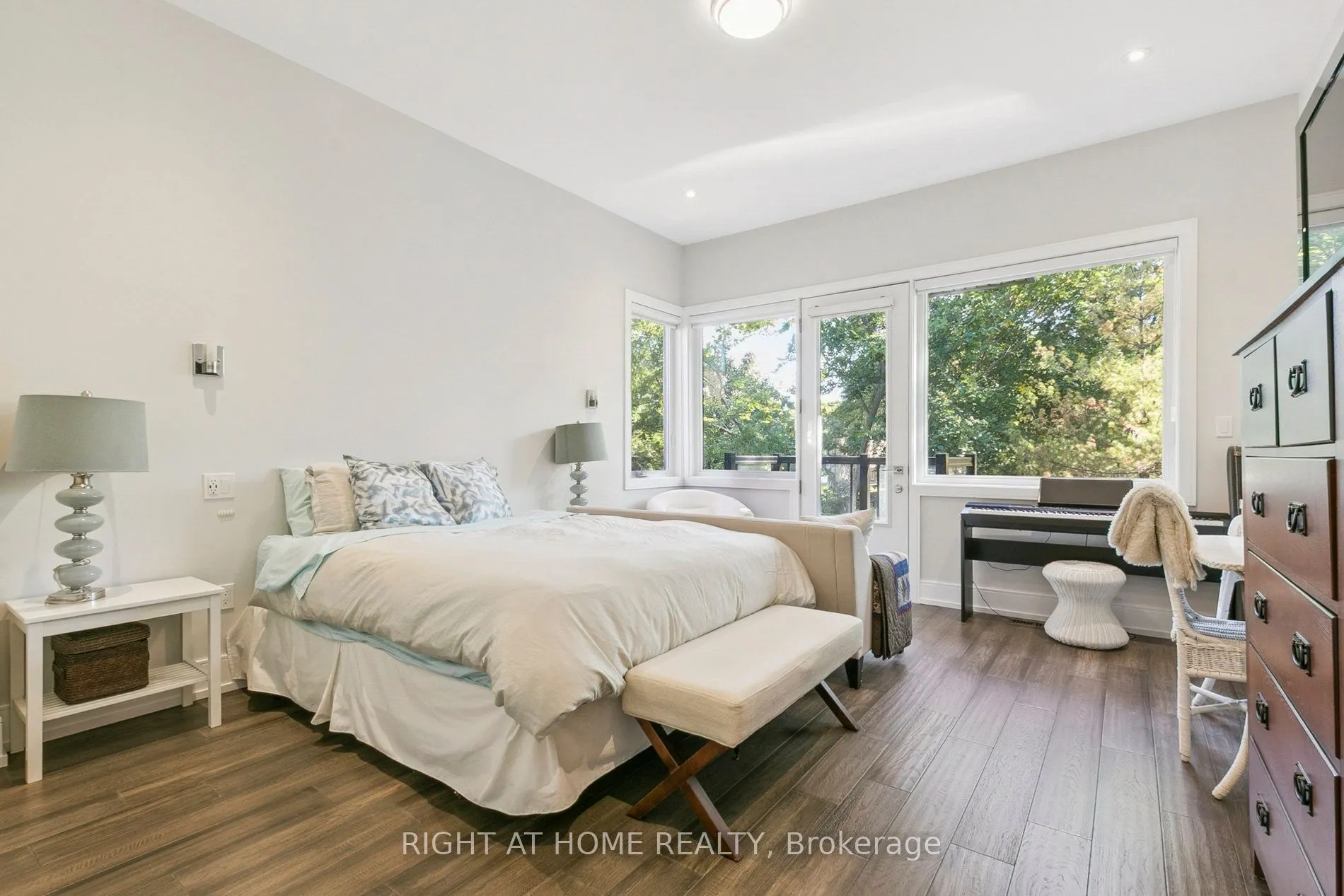341 Balliol Street E