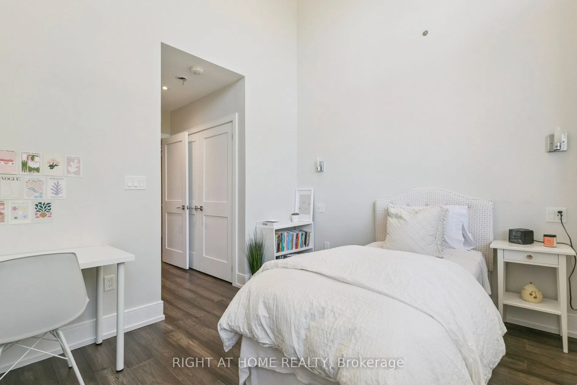 341 Balliol Street E
