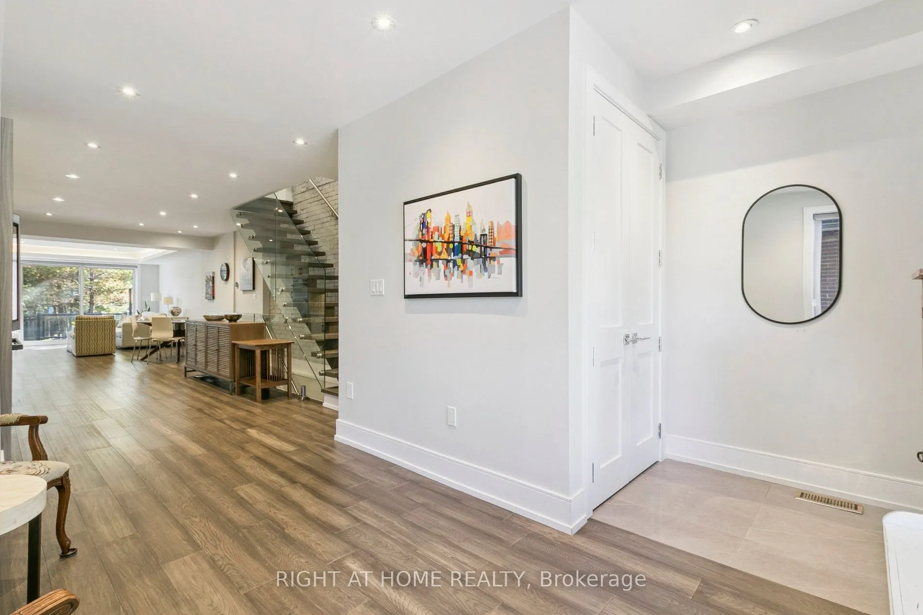 341 Balliol Street E