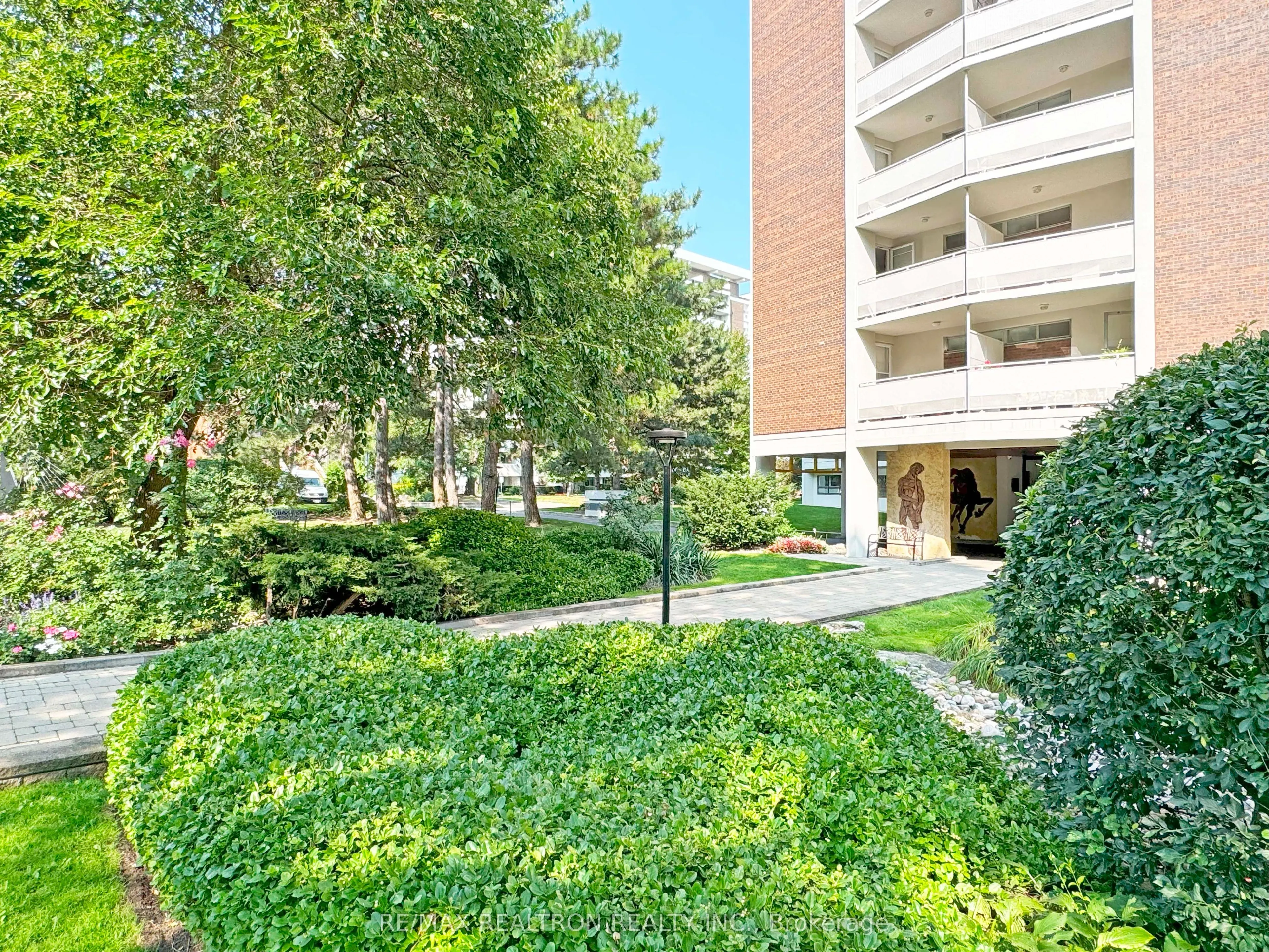 9 Deer Park Crescent, #1404