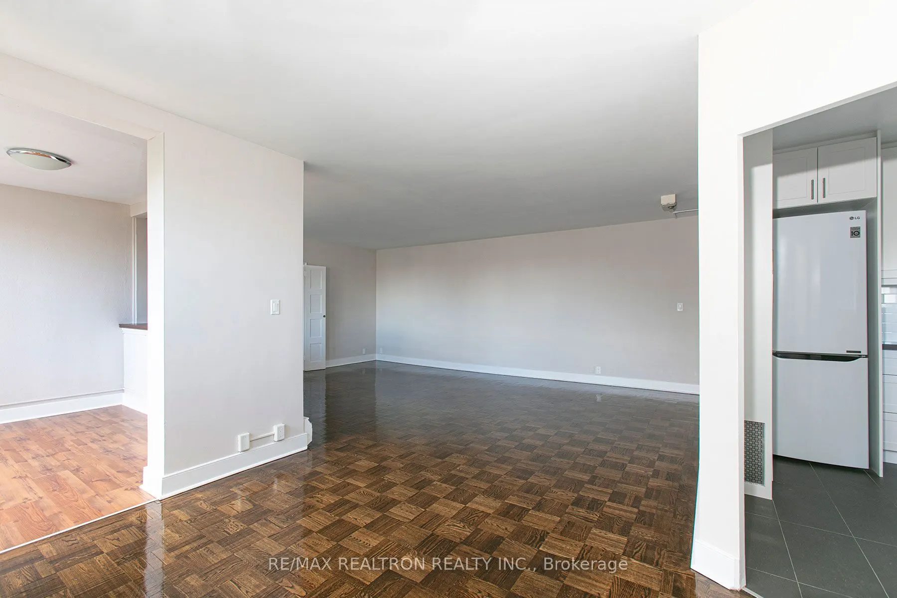 9 Deer Park Crescent, #1404
