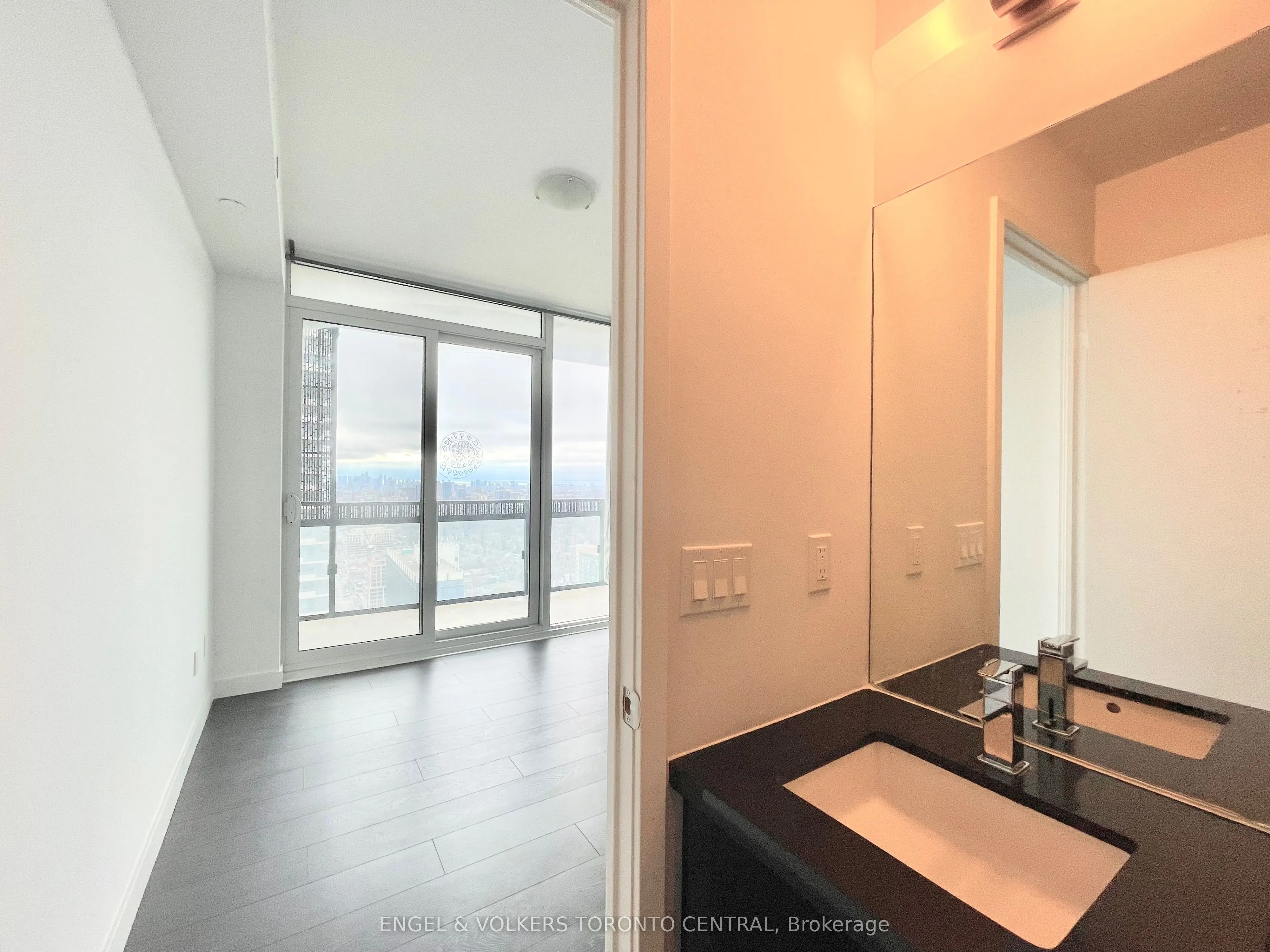 8 Eglinton Avenue E, #3002