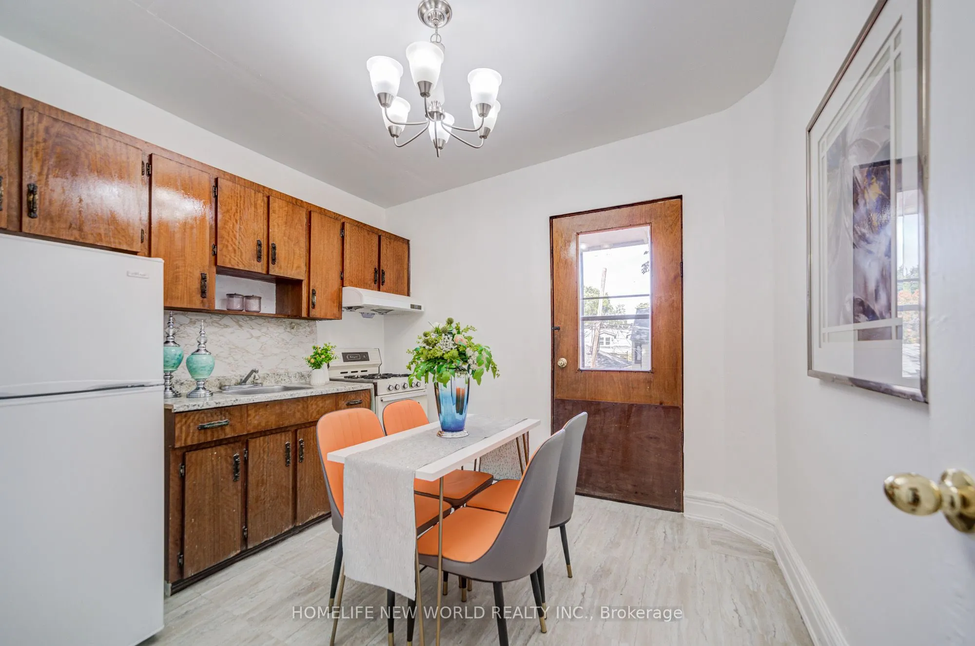 726 Adelaide Street W