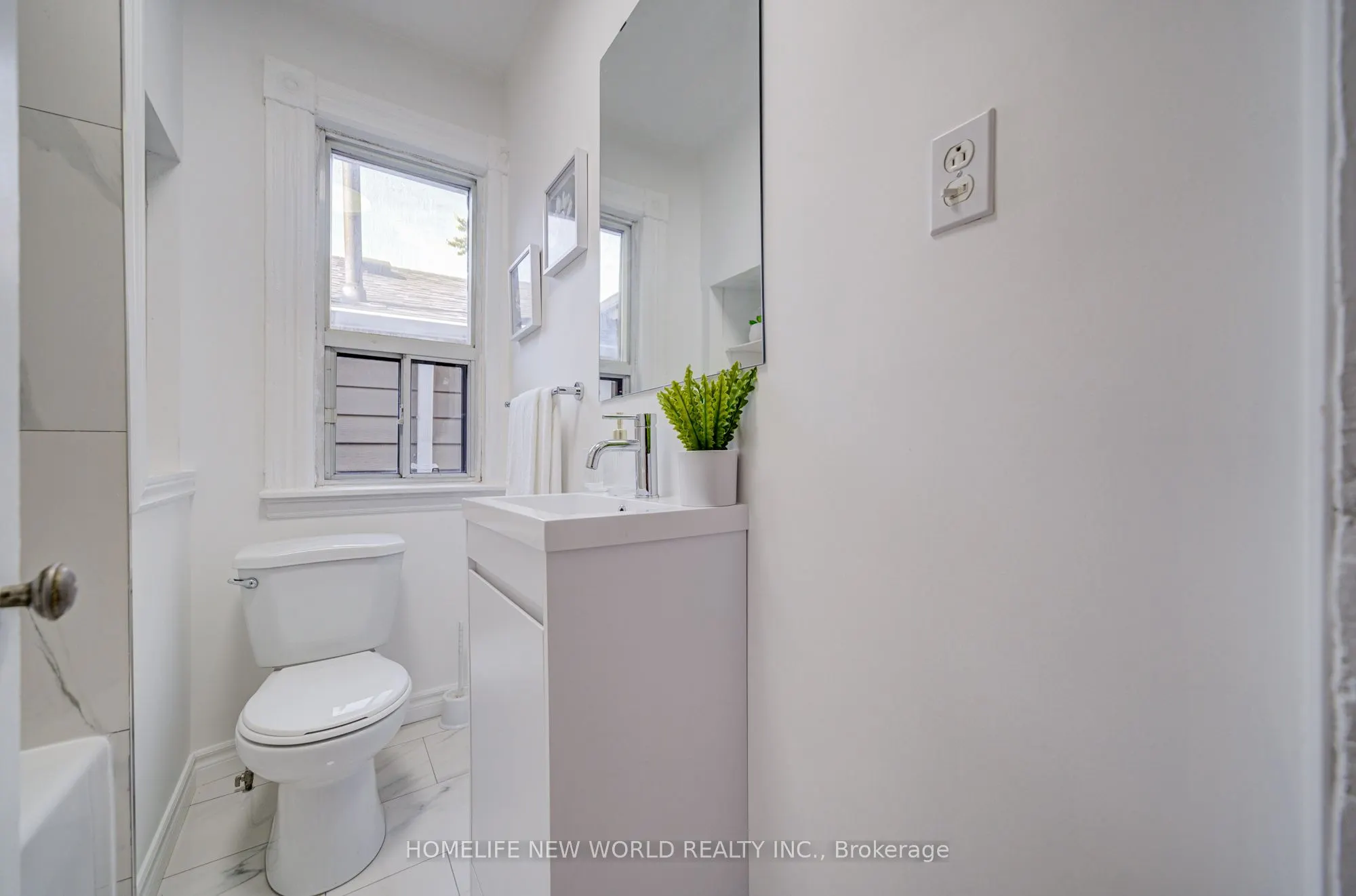 726 Adelaide Street W