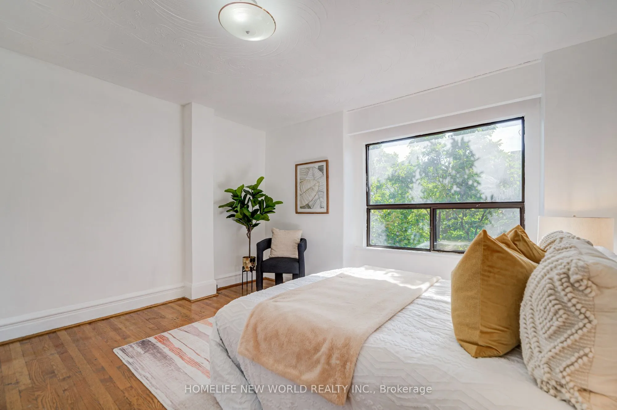 726 Adelaide Street W