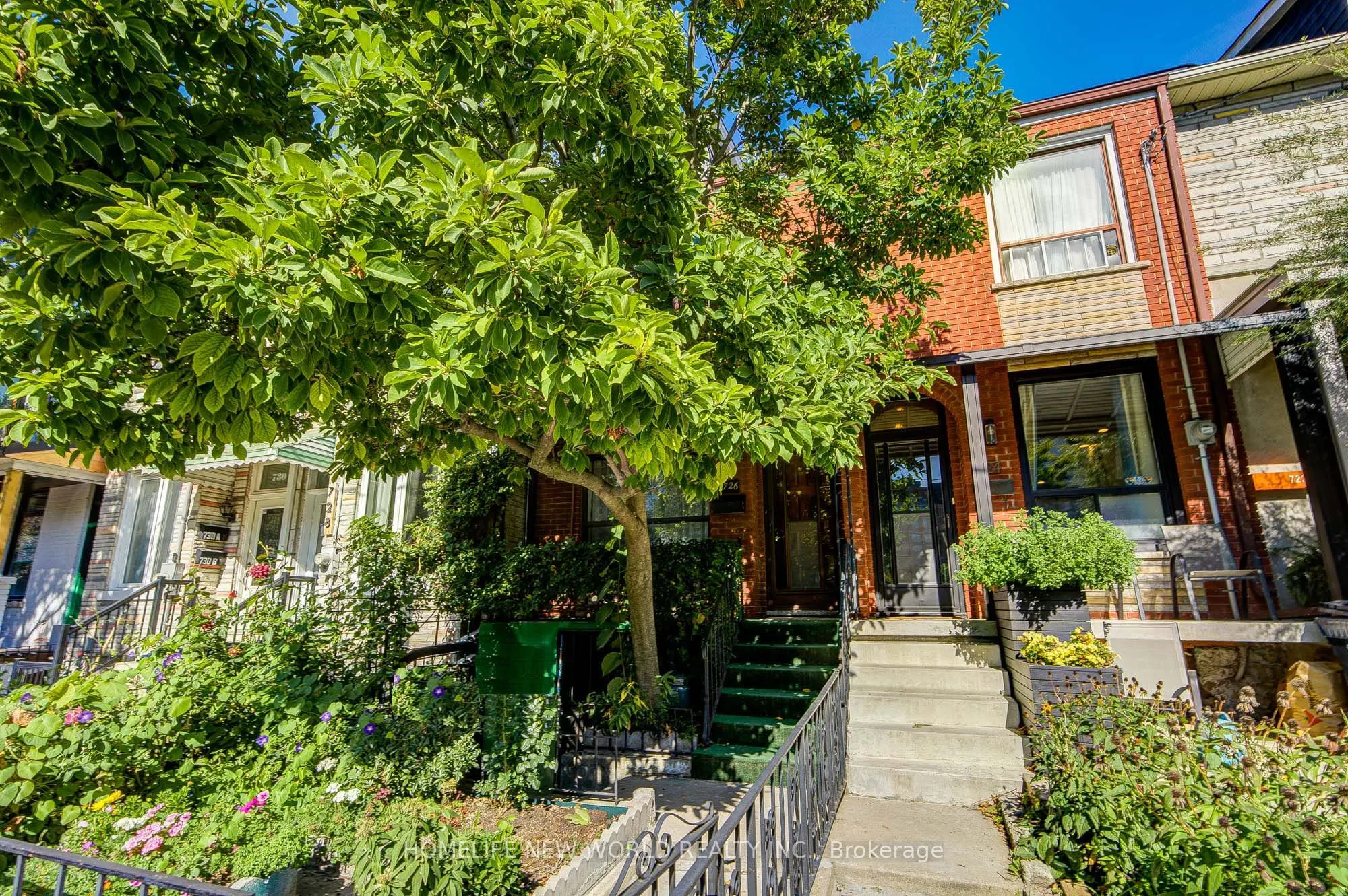 726 Adelaide Street W