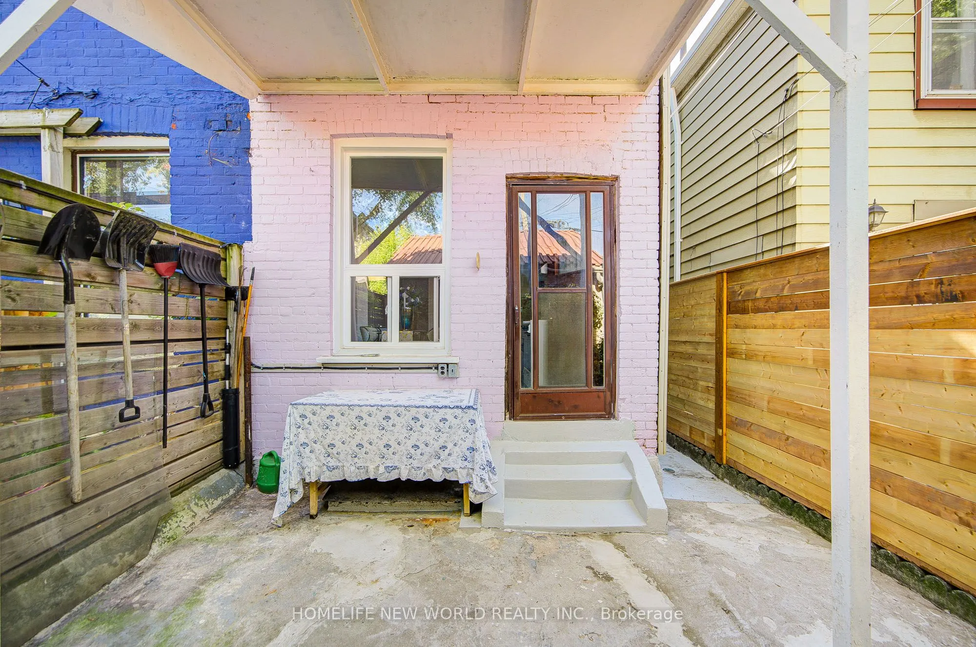 726 Adelaide Street W