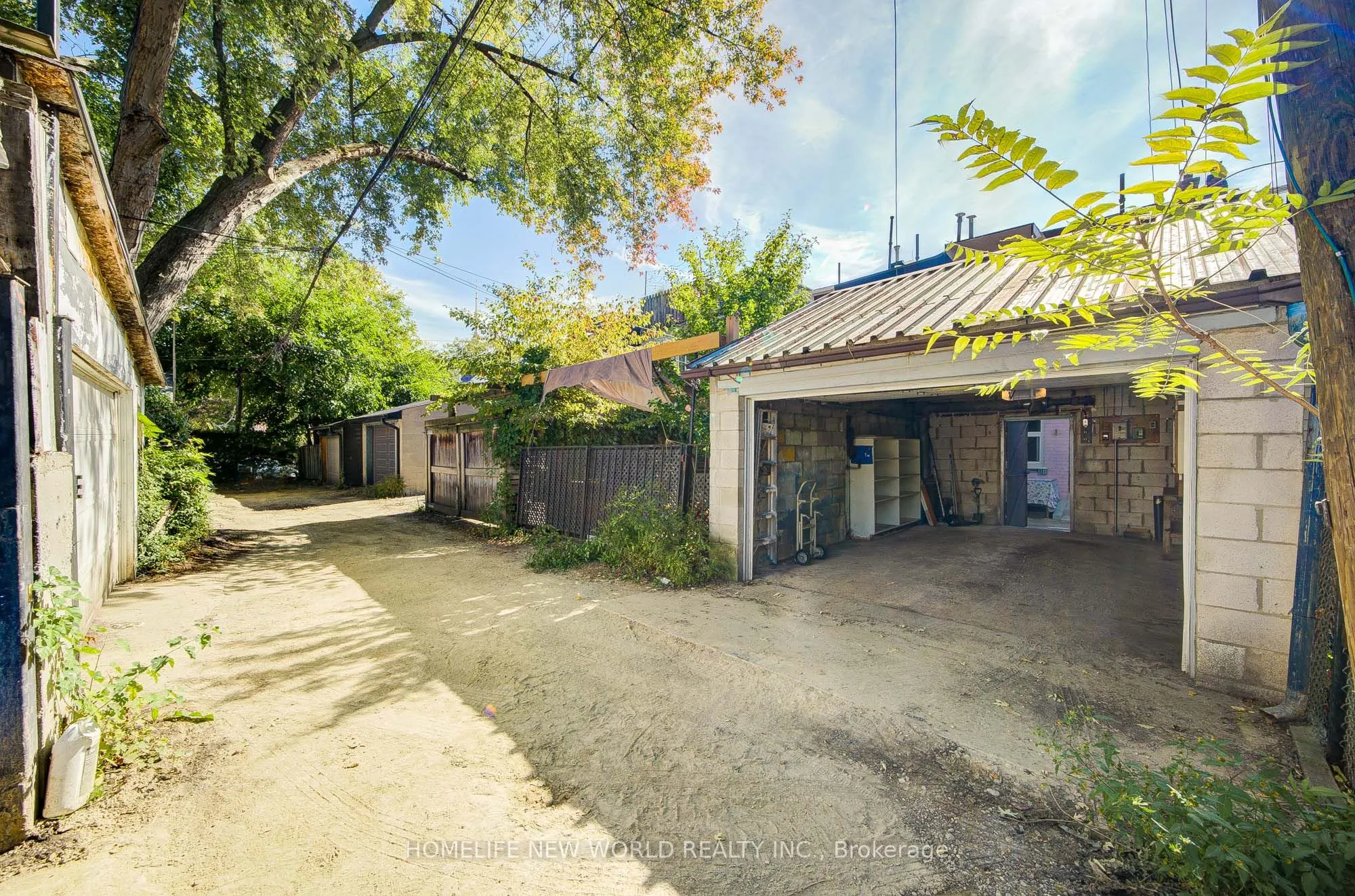 726 Adelaide Street W