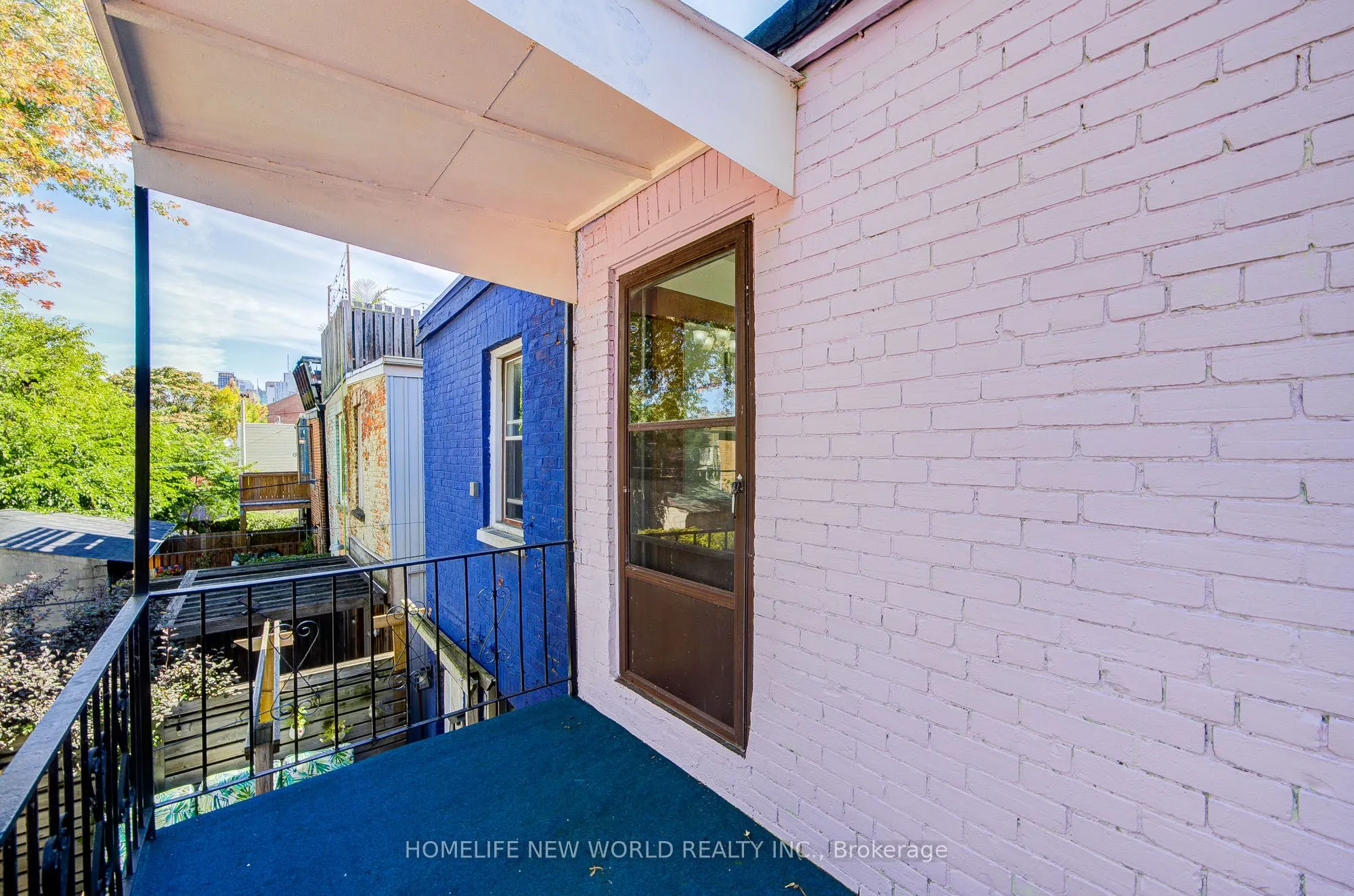 726 Adelaide Street W