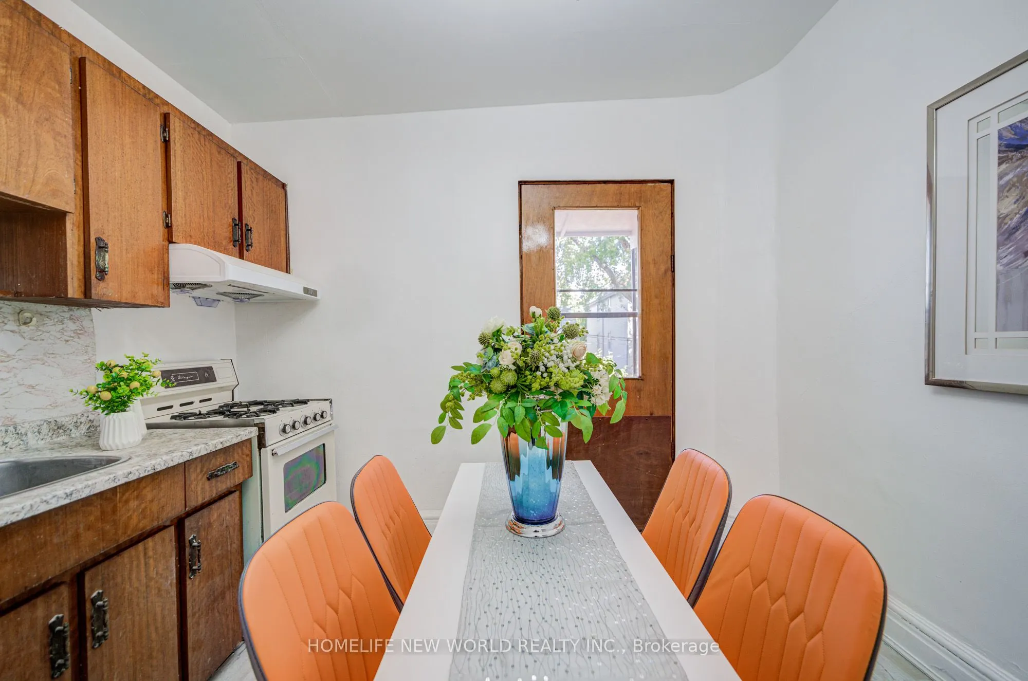 726 Adelaide Street W