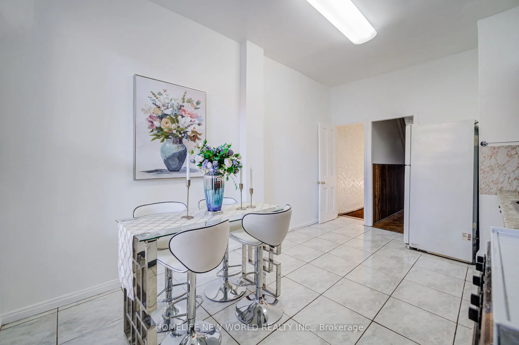 726 Adelaide Street W