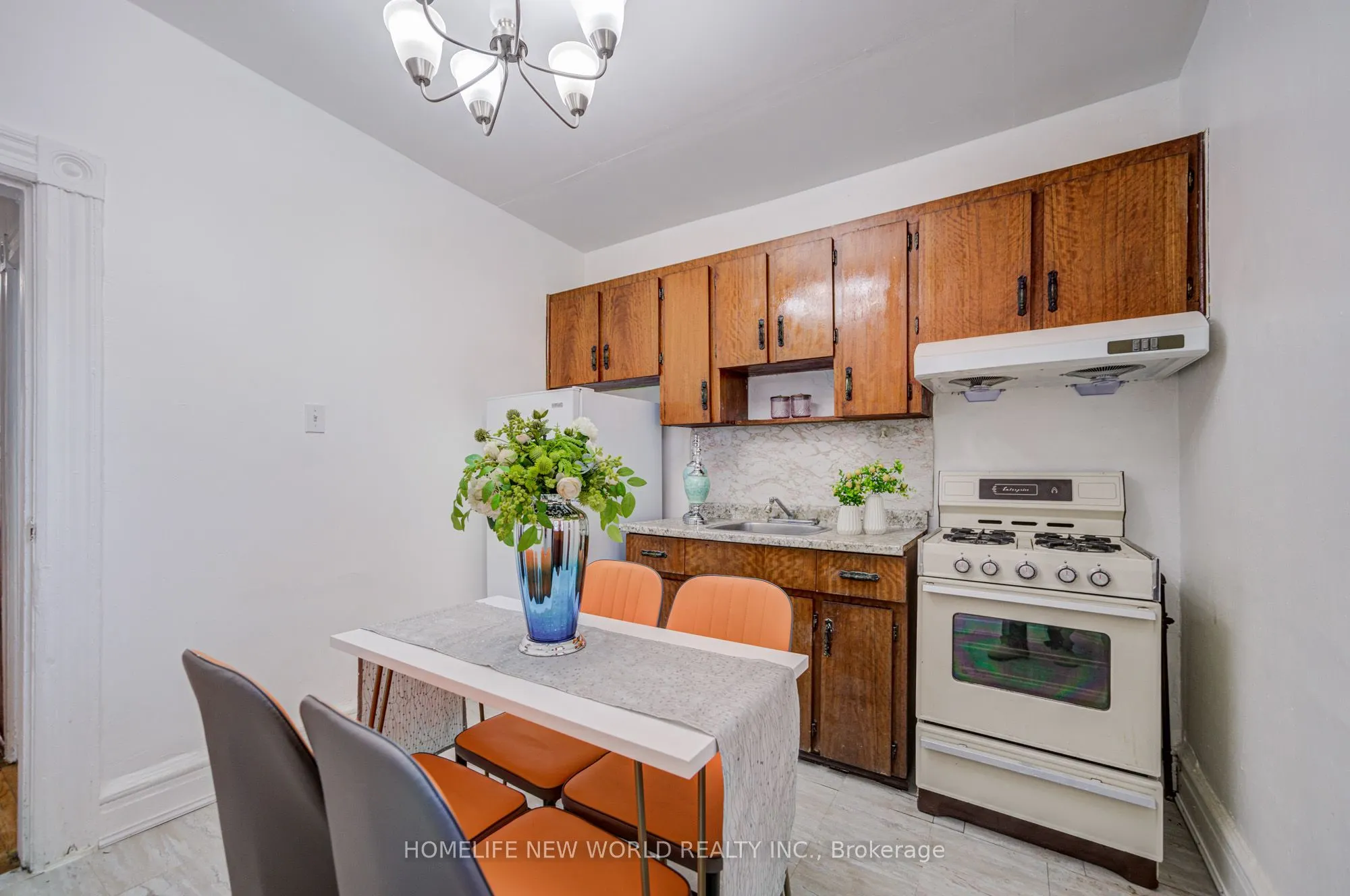 726 Adelaide Street W