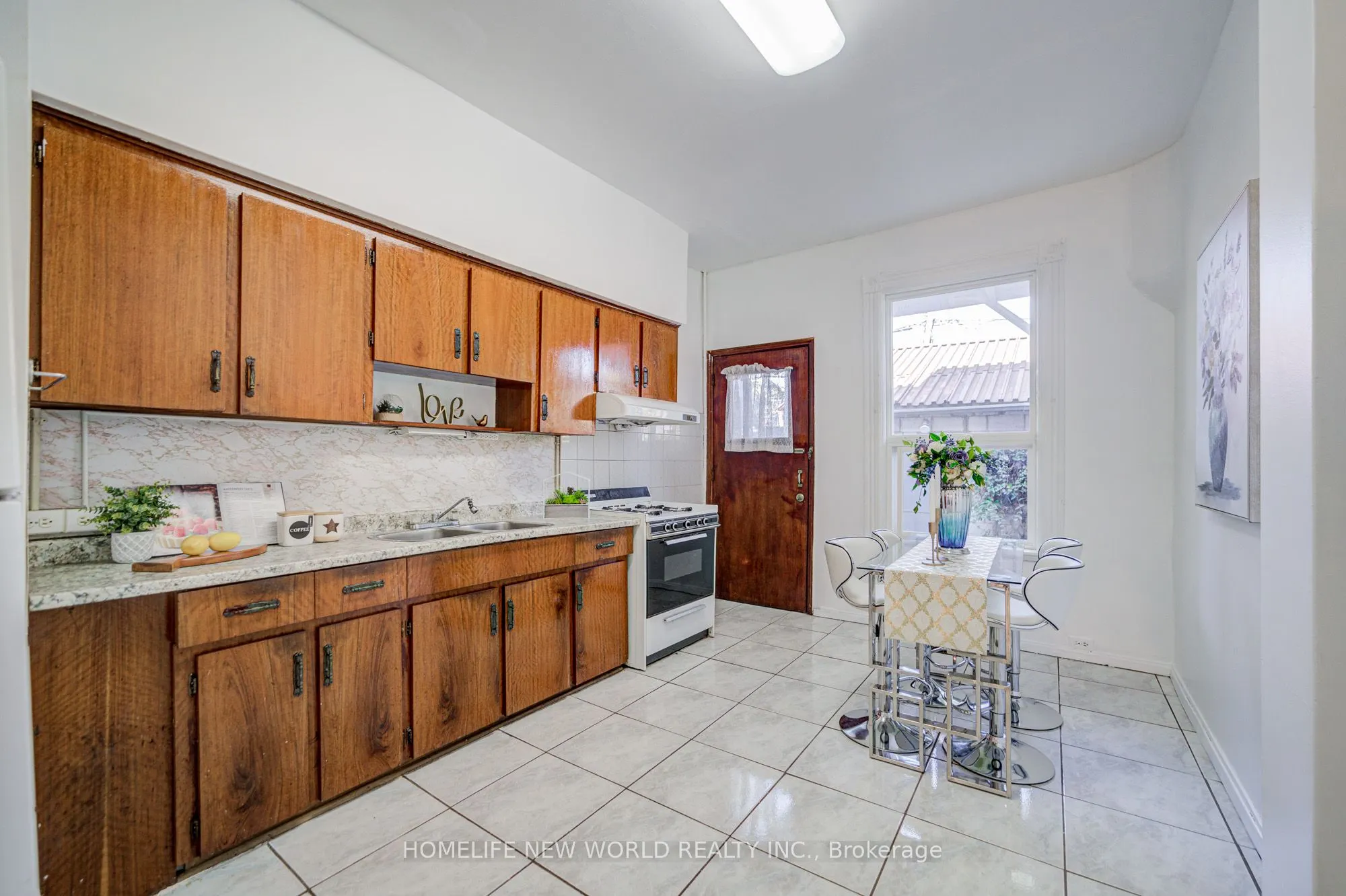 726 Adelaide Street W
