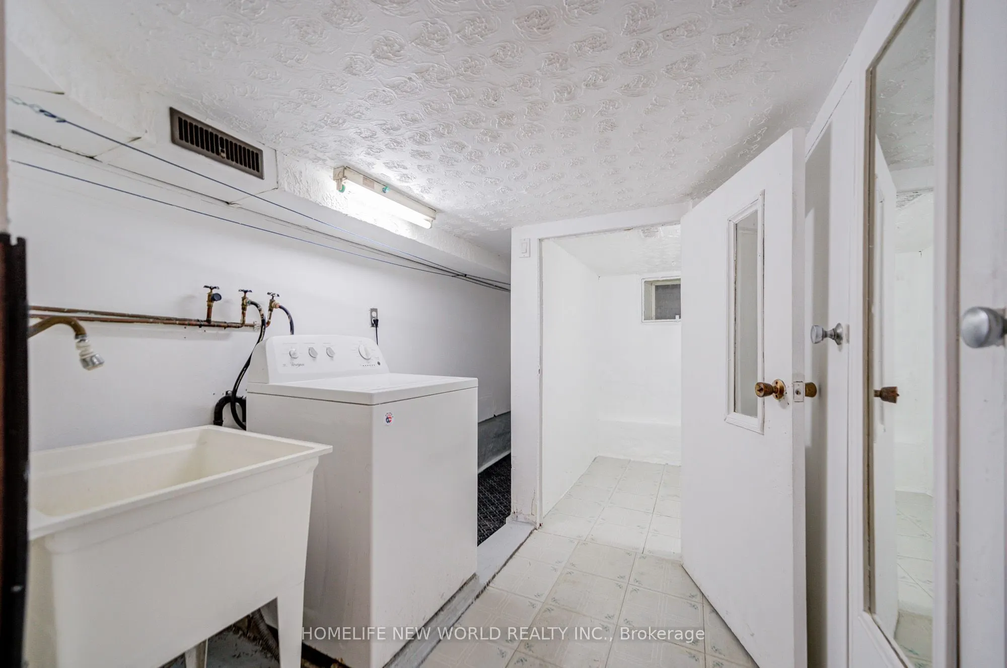 726 Adelaide Street W