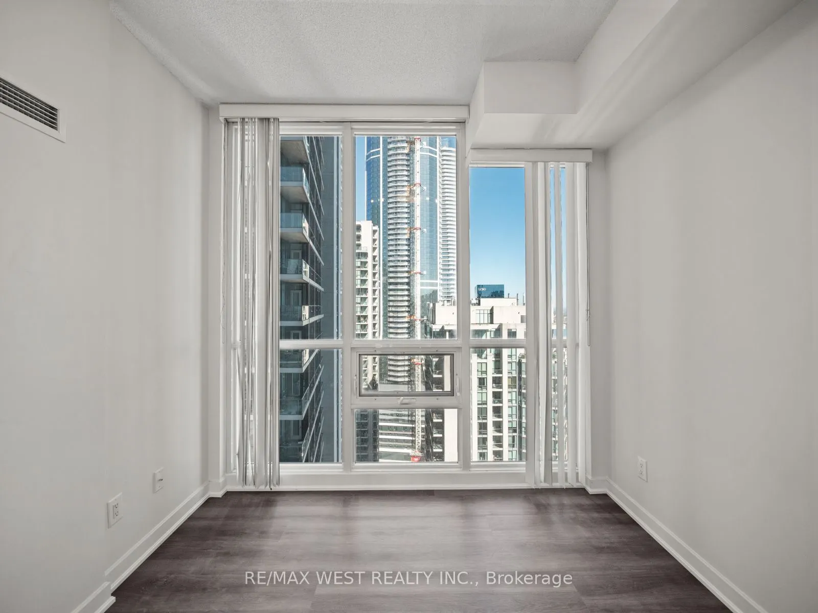 33 Bay Street, #3104