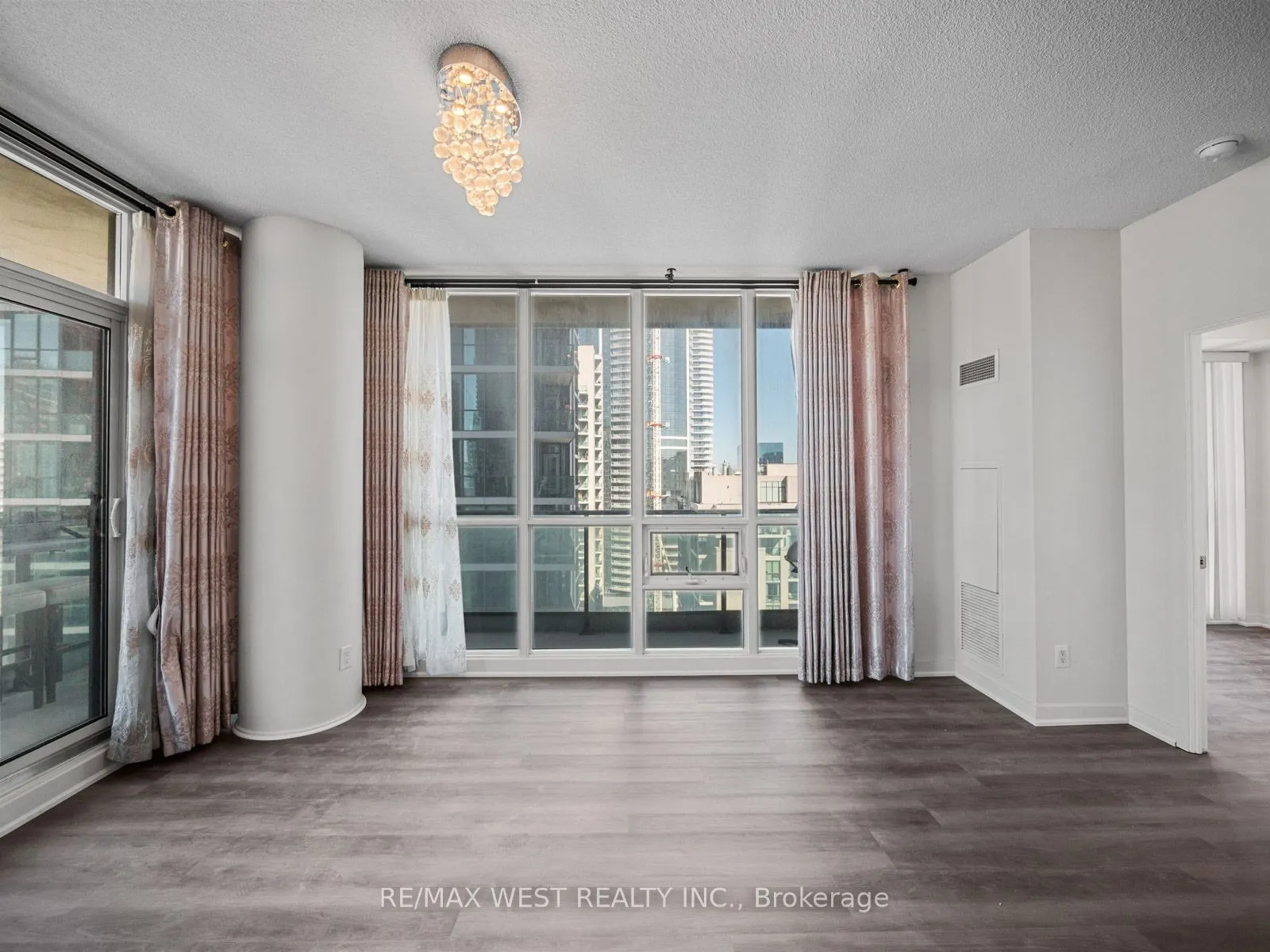 33 Bay Street, #3104
