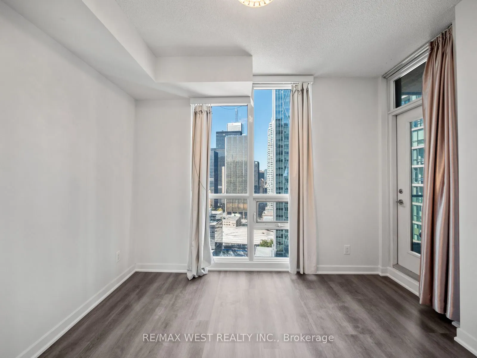 33 Bay Street, #3104