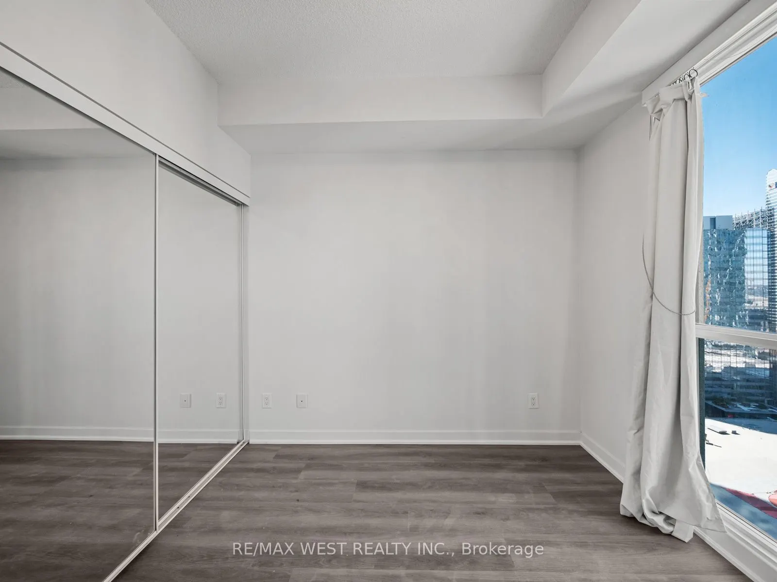 33 Bay Street, #3104