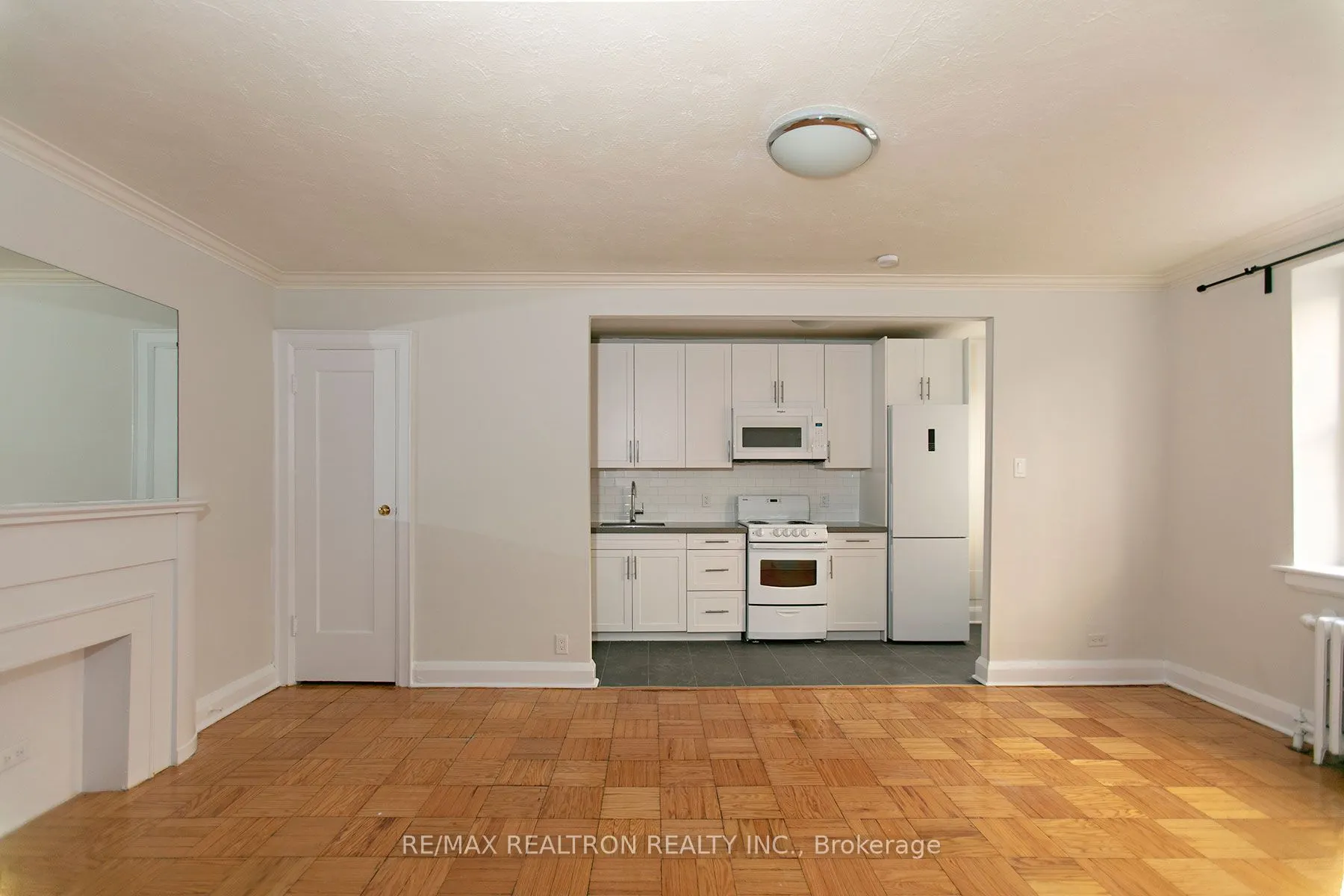 394 Avenue Road, #606