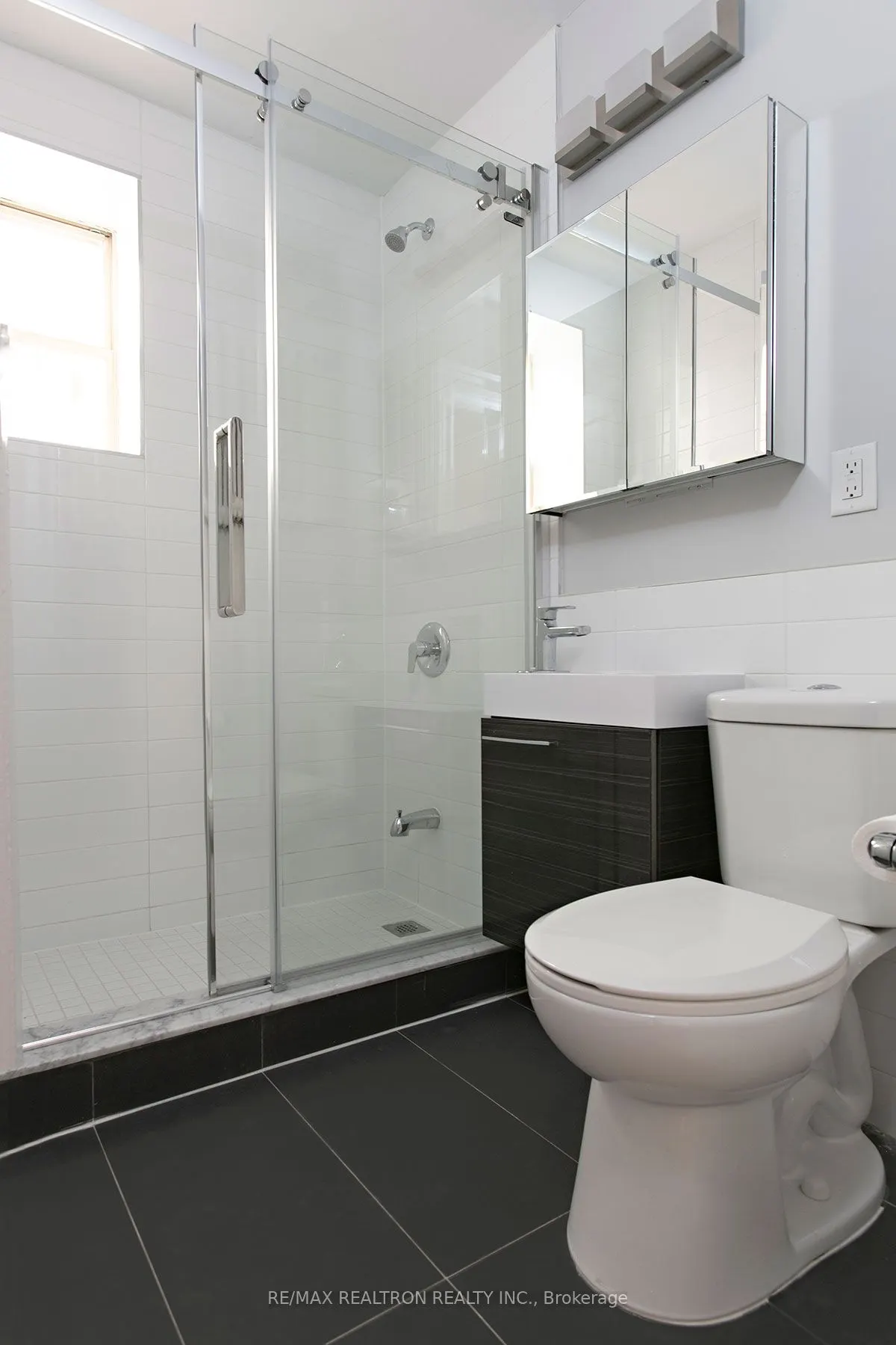 394 Avenue Road, #606