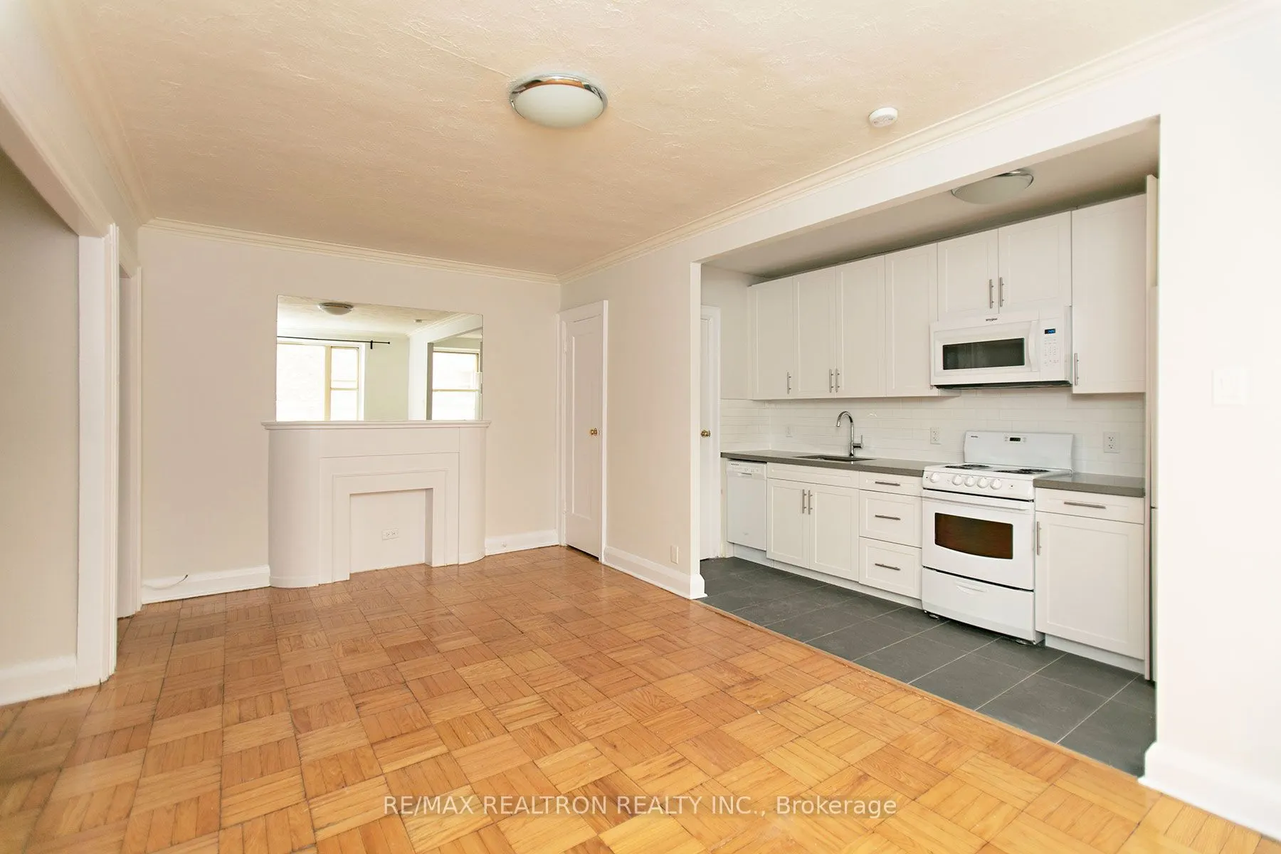 394 Avenue Road, #606